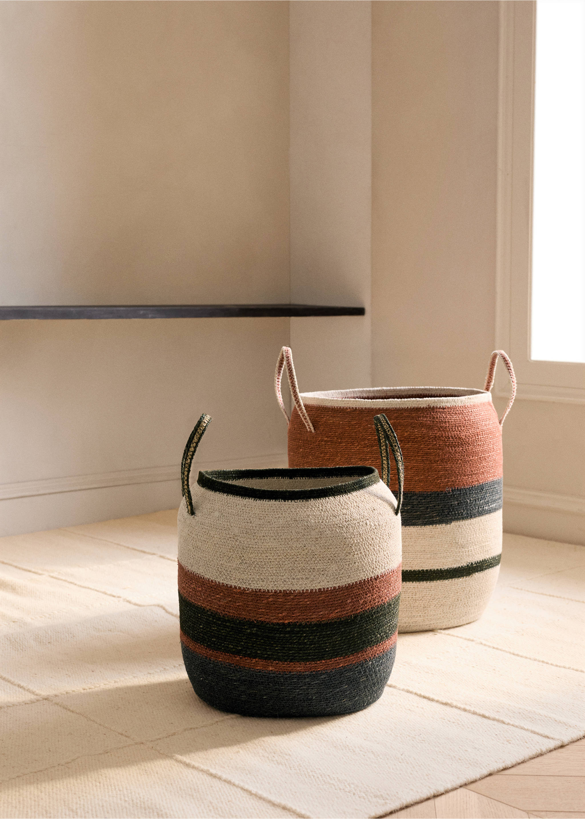 Small oval basket with stripe handles - General plane, Burnt Orange. Ref: 27003300-00.