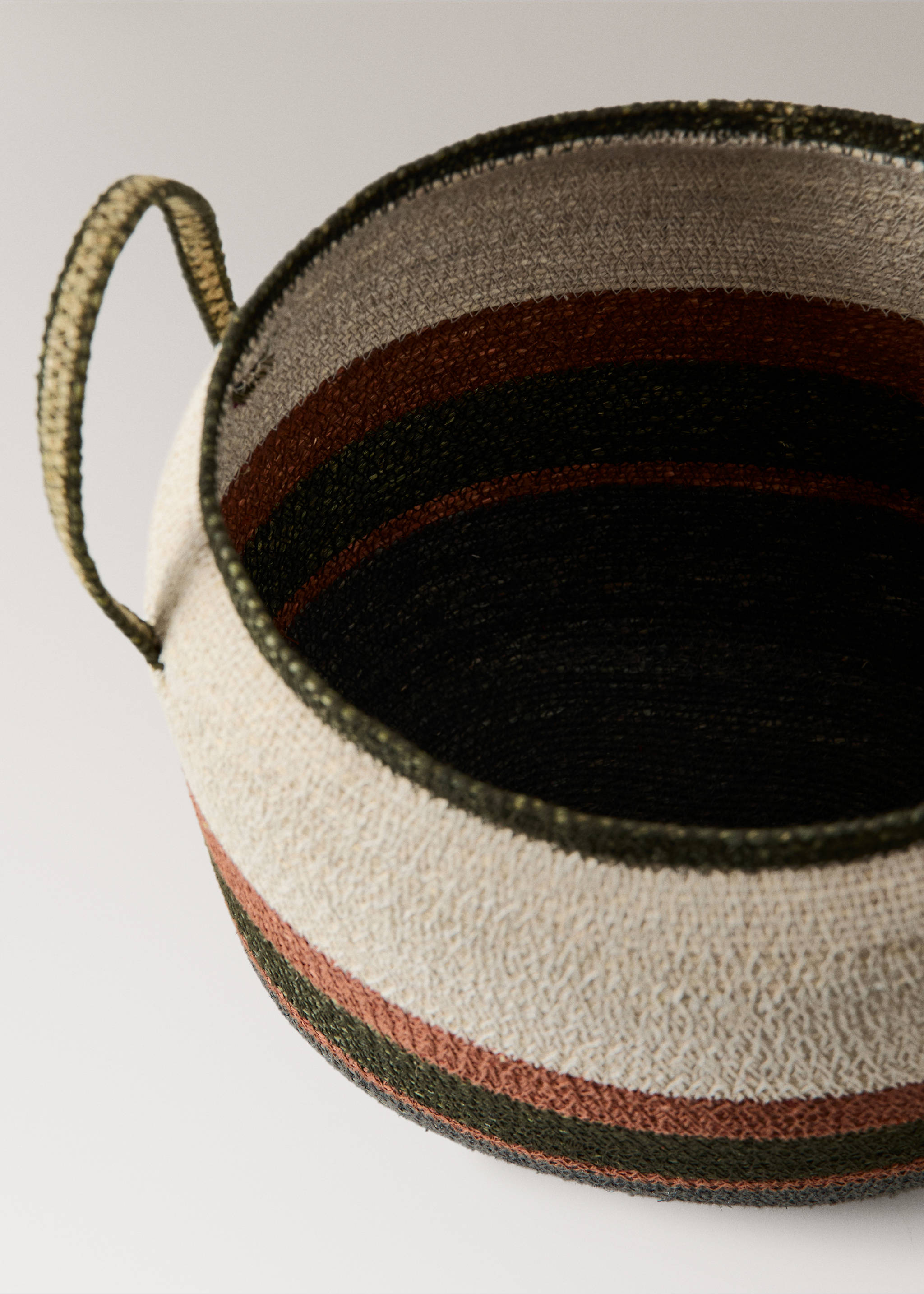 Small oval basket with stripe handles - Details of the article 3, Burnt Orange. Ref: 27003300-00.