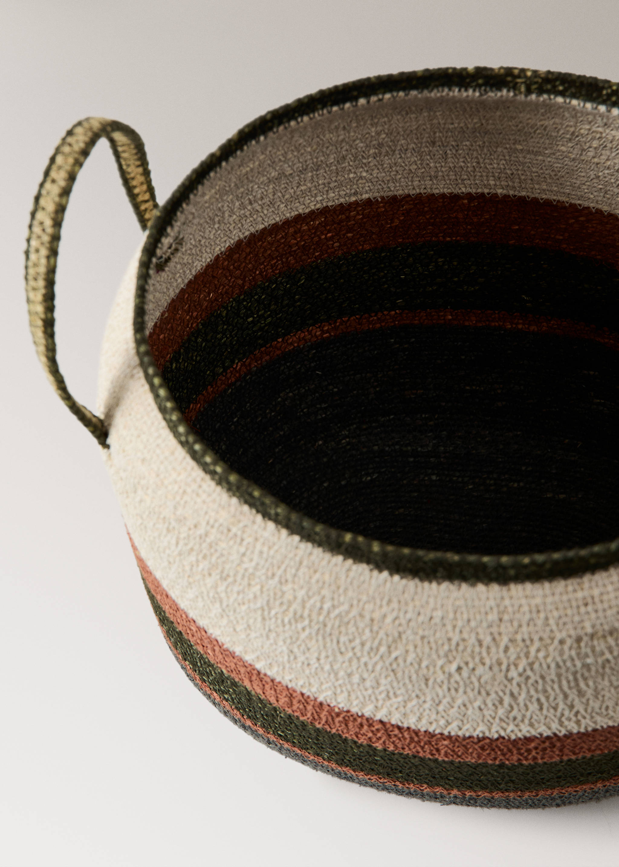 Small oval basket with stripe handles - Details of the article 3