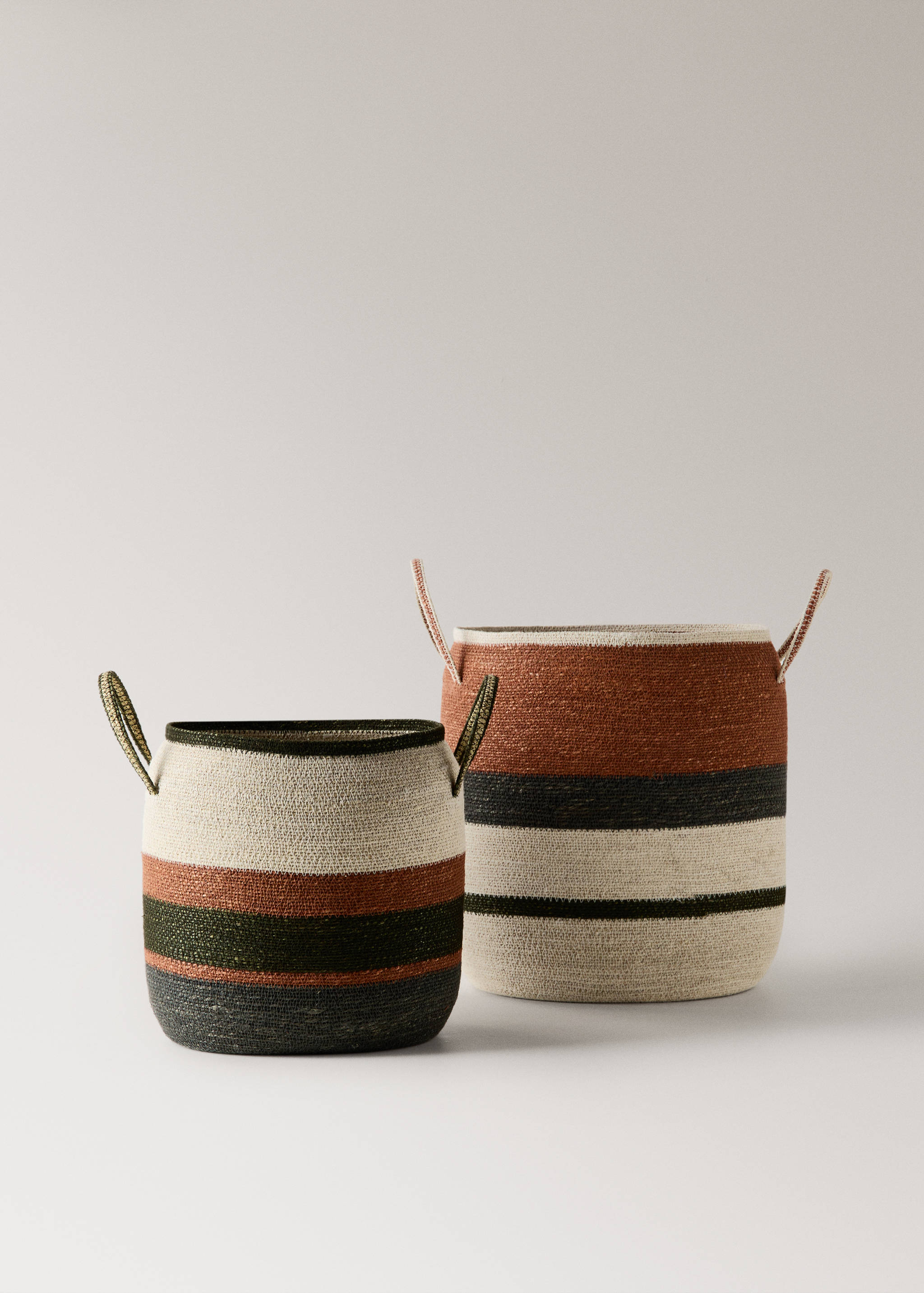 Small oval basket with stripe handles - Details of the article 4