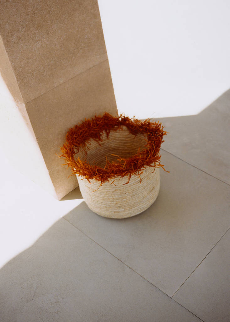 Small basket with fringe detail — Orange