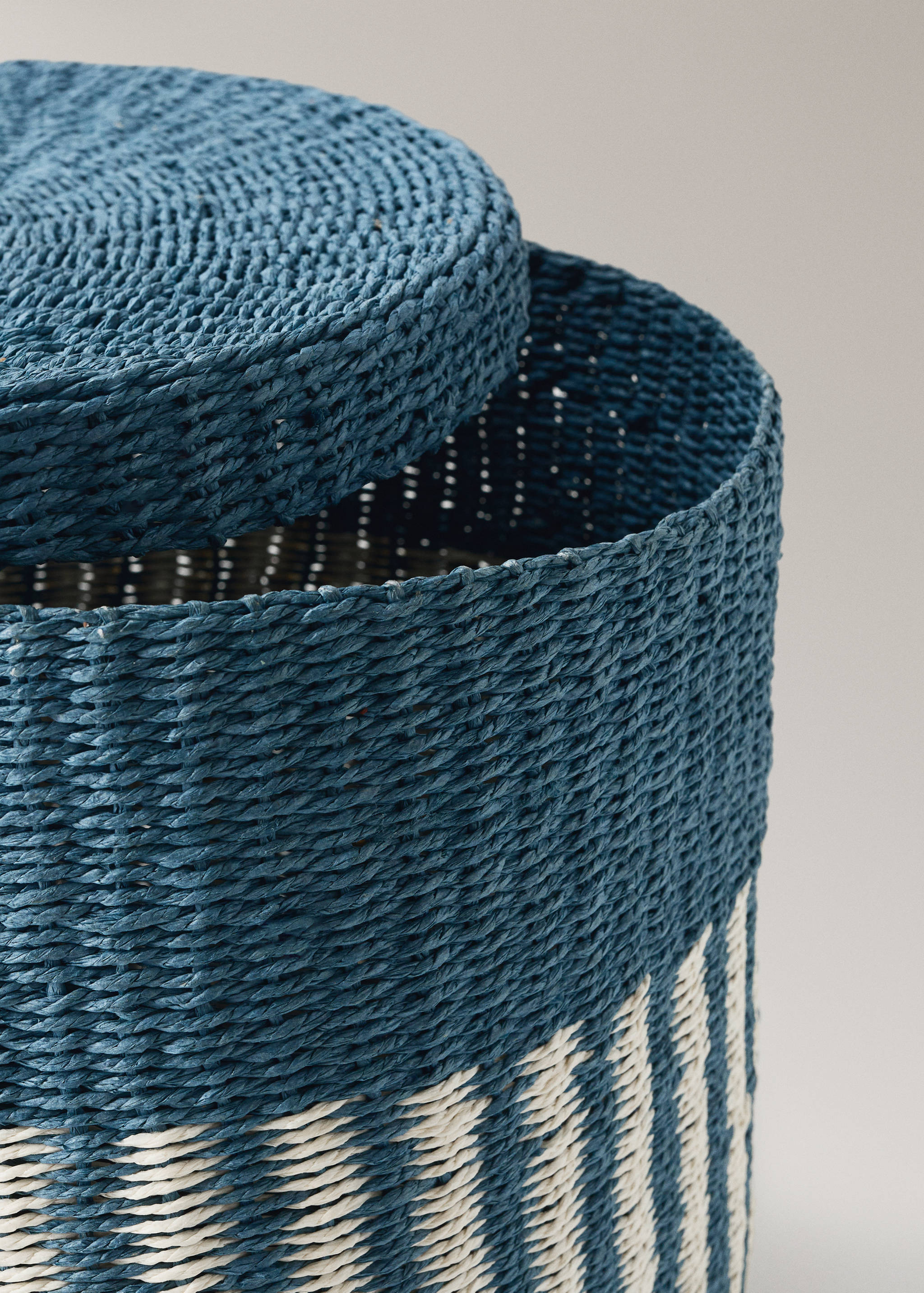 Striped paper basket with big lid - Details of the article 1