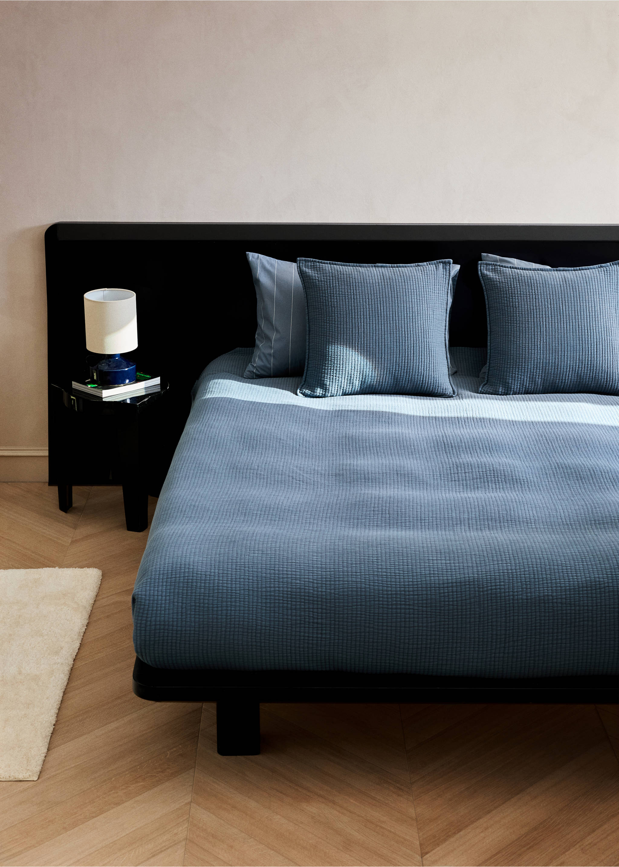 Jacquard cotton bedspread with geometric motif for 180/200 cm bed - General plane, Blue. Ref: 27003307-00.