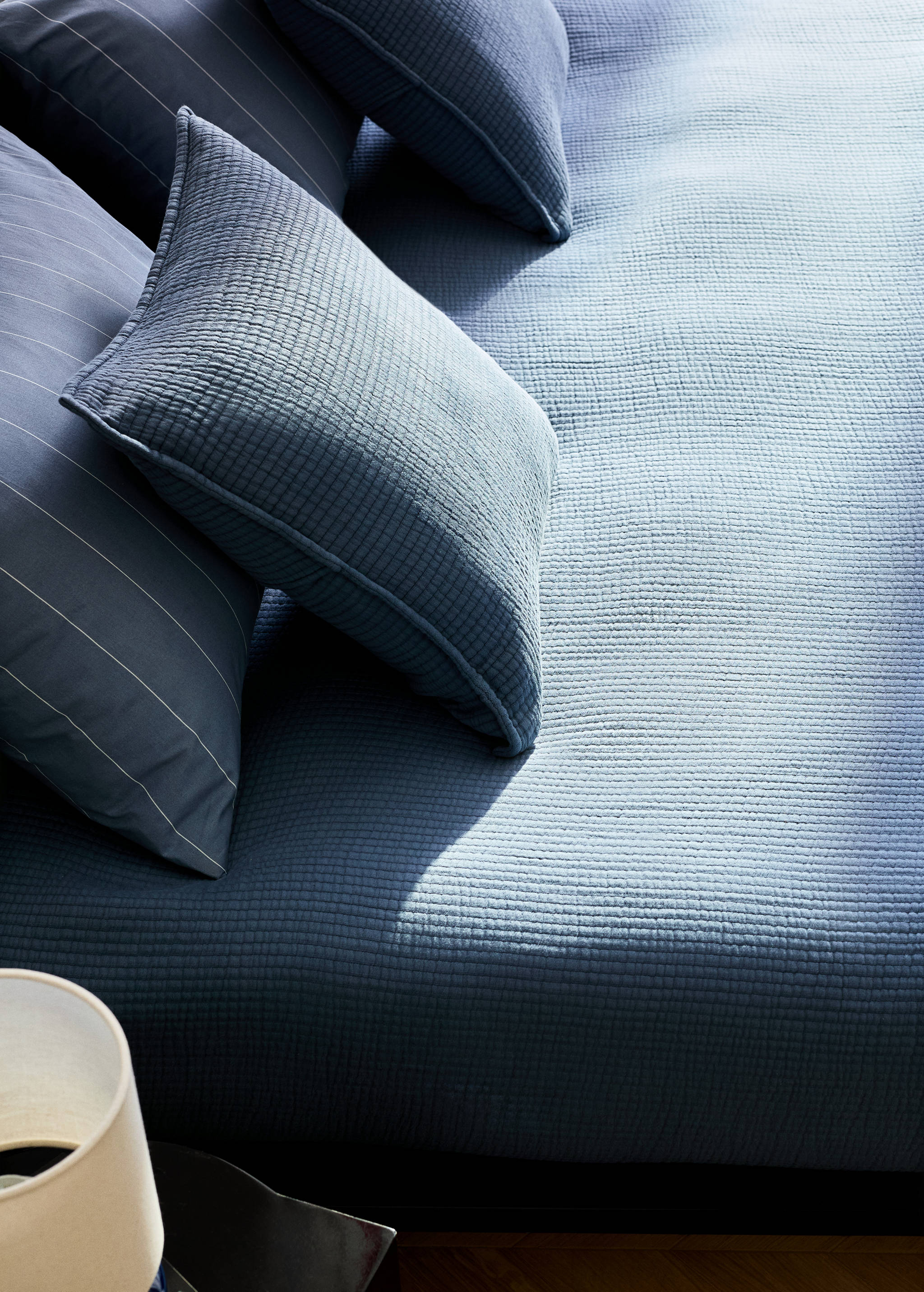 Jacquard cotton bedspread with geometric motif for 180/200 cm bed - Details of the article 7