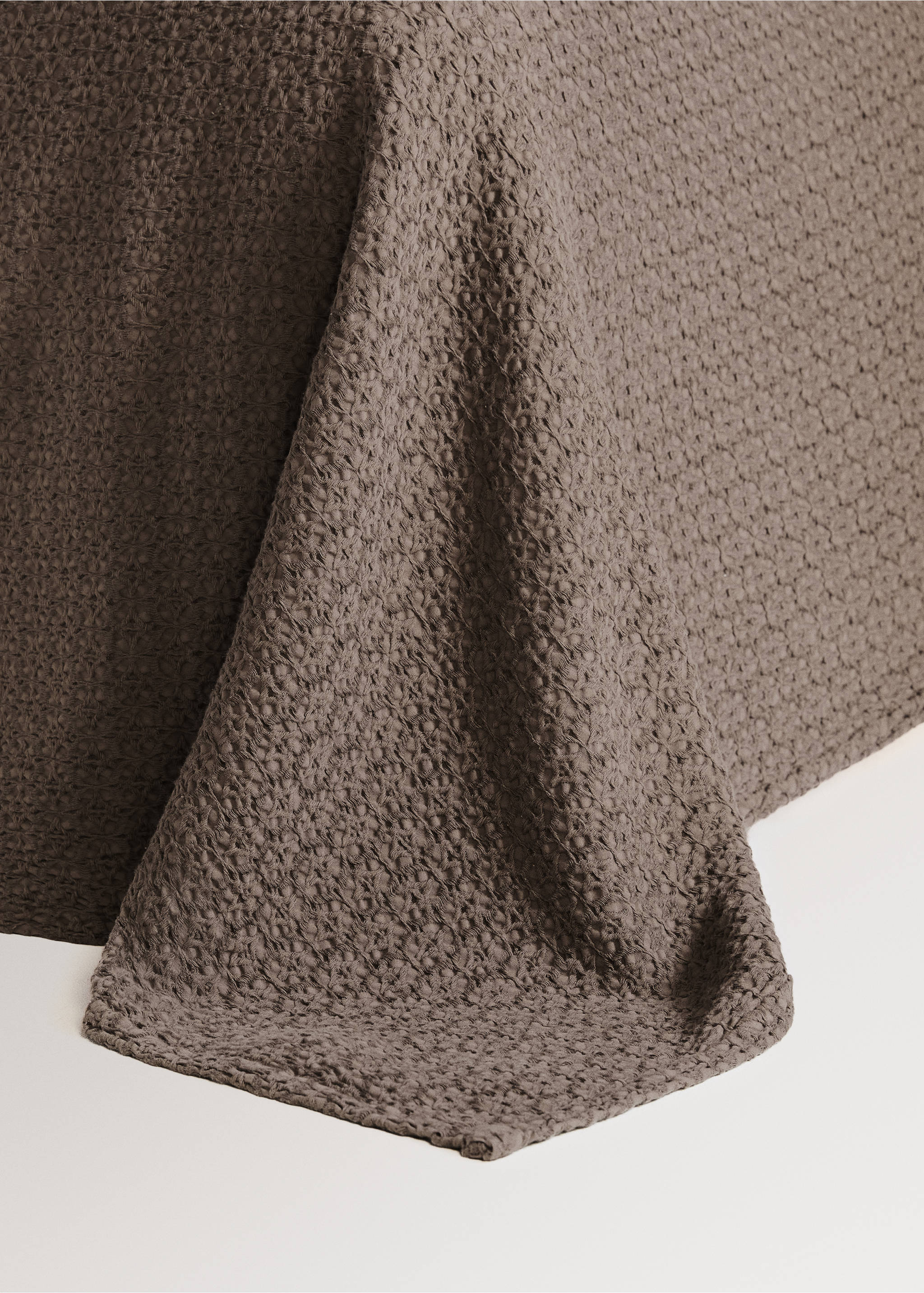 Waffle cotton garment-dyed bedspread 180/200 cm - Details of the article 8, Coffee. Ref: 27003310-00.