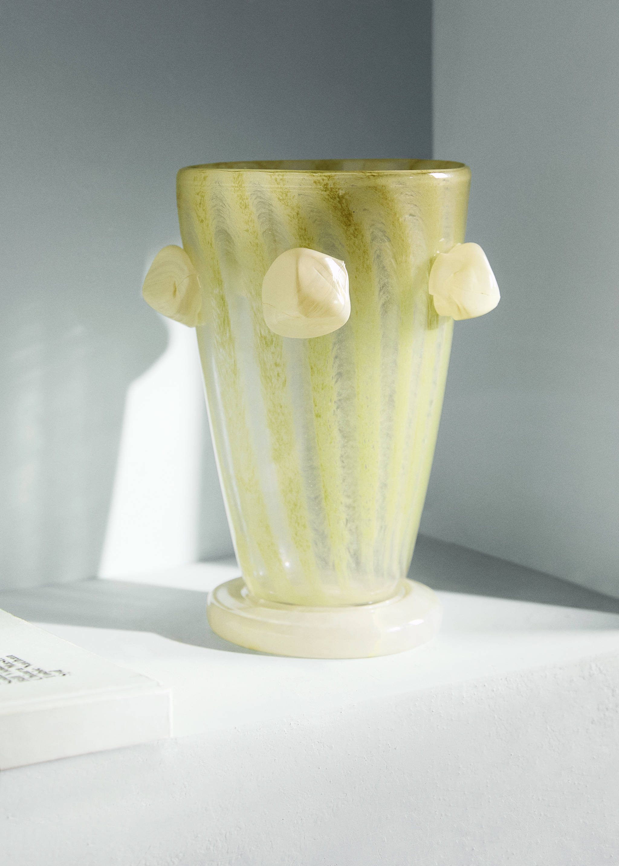 Blown glass vase, coloured - General plane