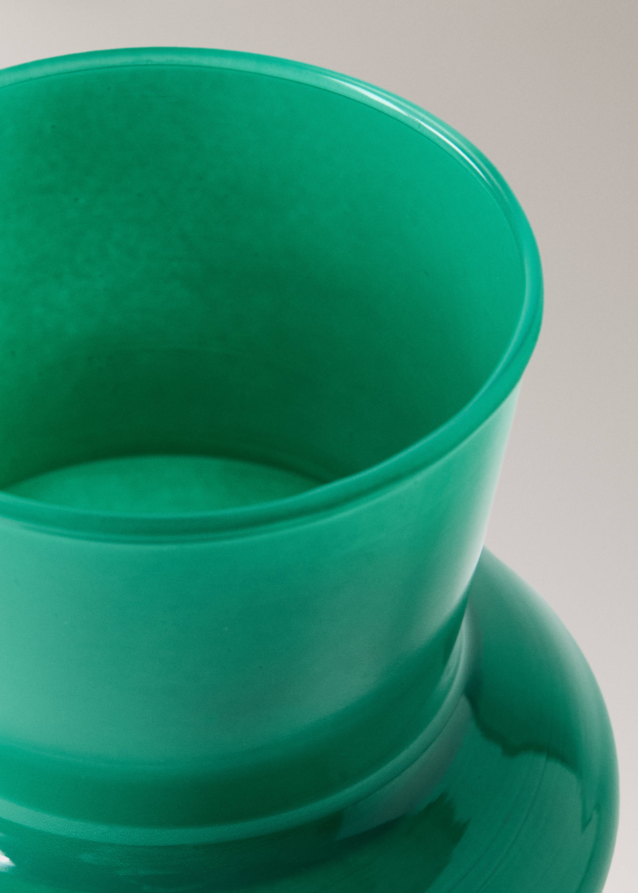 Small elongated glass vase - Details of the article 1