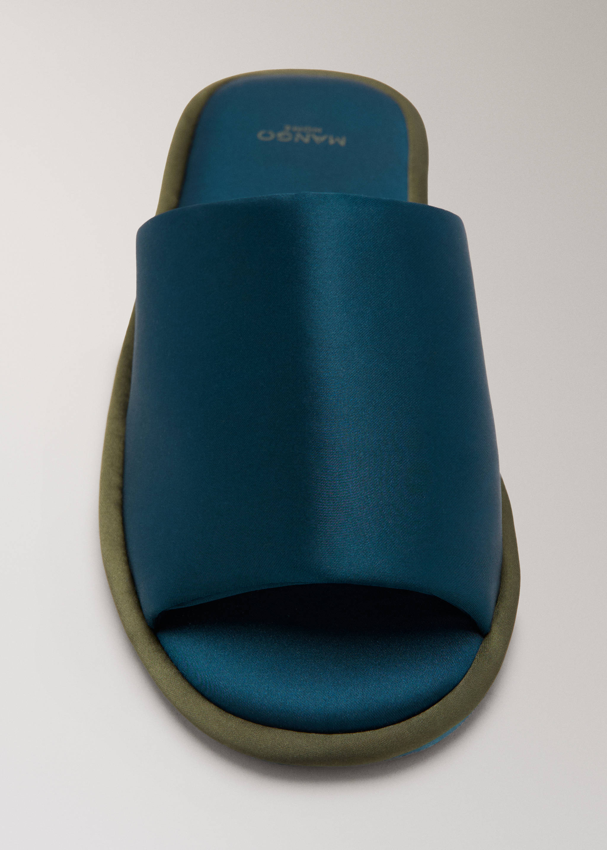 Satin trainers with contrast piping - Details of the article 2