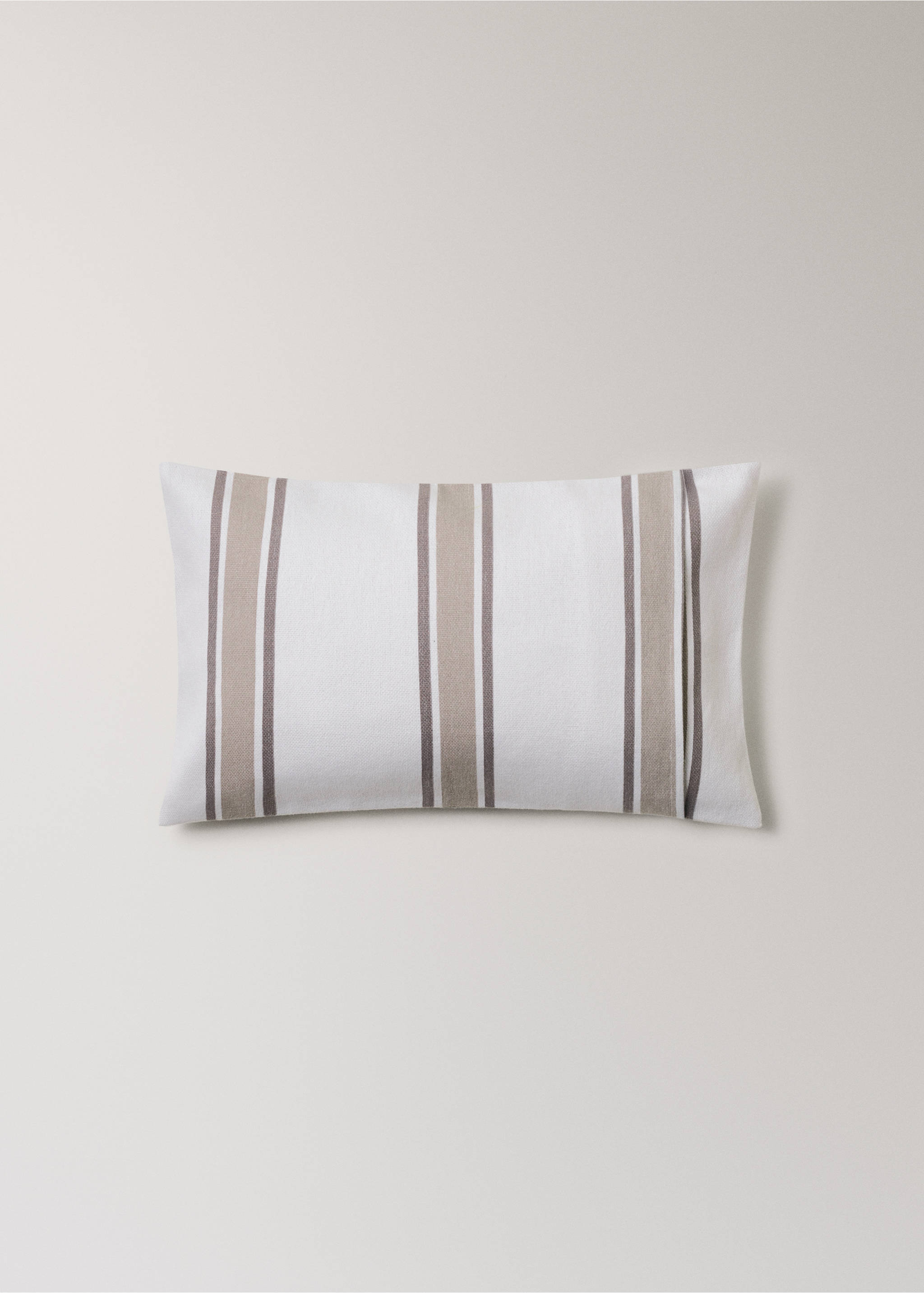 Cotton cushion cover with two-tone stripes 30x50 cm - Details of the article 4, Sand. Ref: 27003325-00.