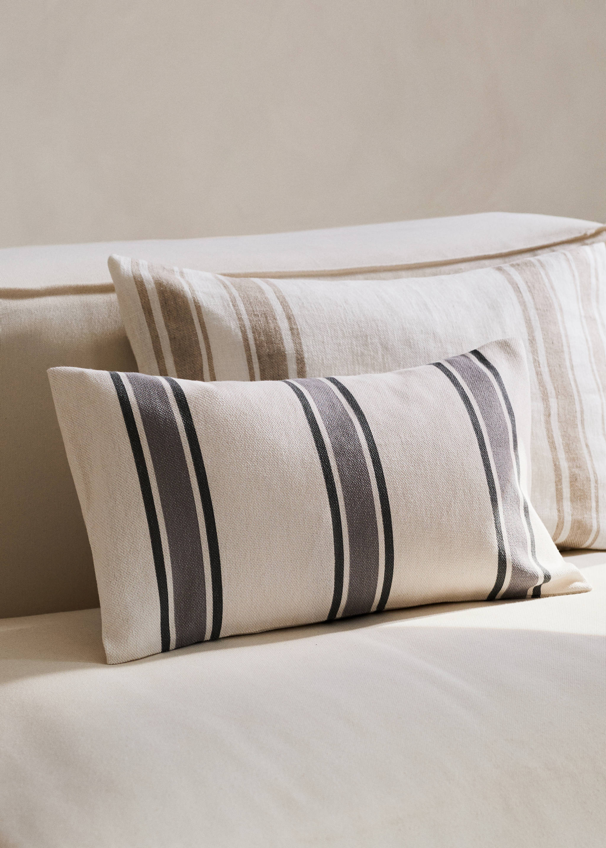 Cotton cushion cover with two-tone stripes 30x50 cm - General plane