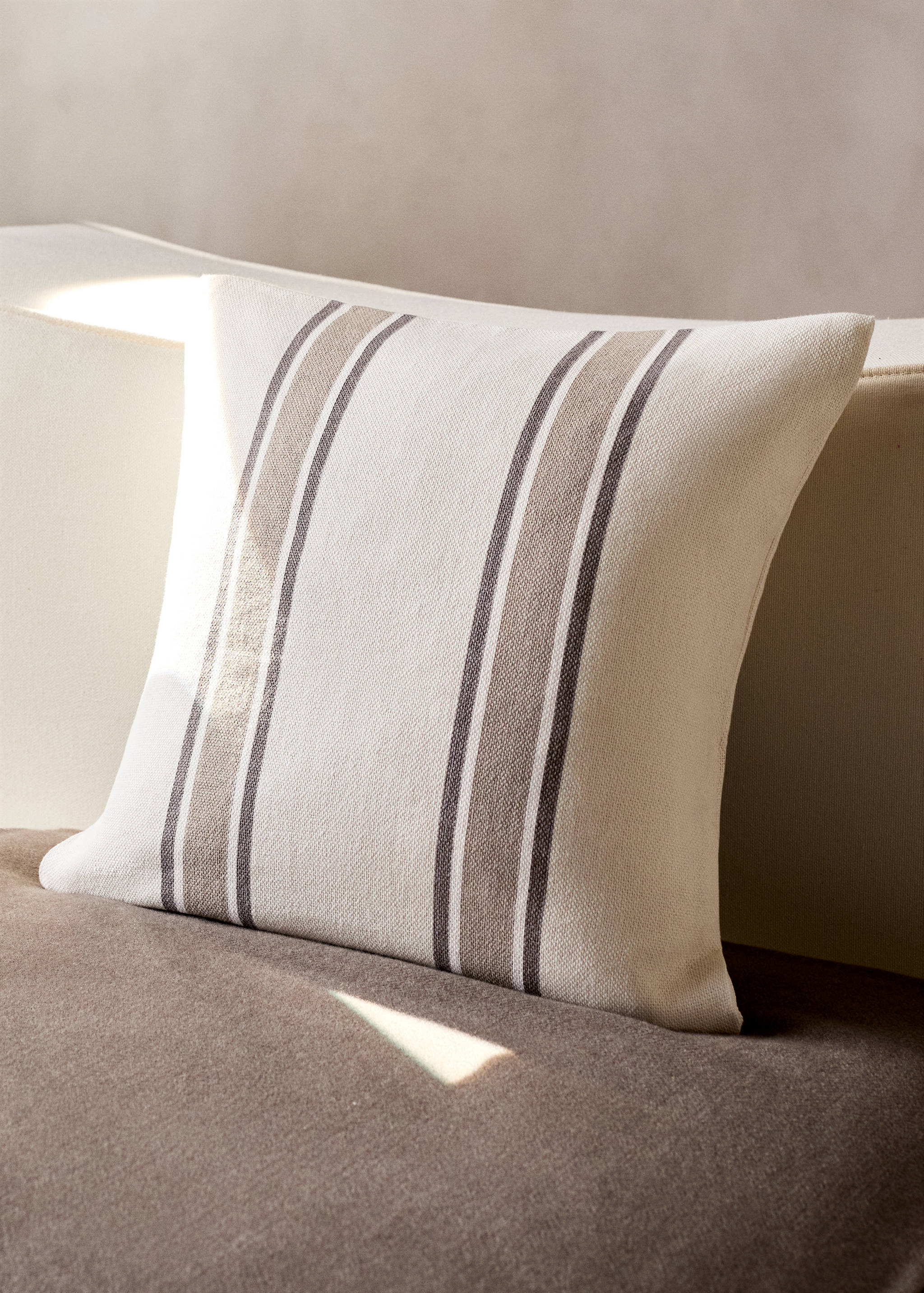 Cotton cushion cover with two-tone stripes 45x45 cm - General plane