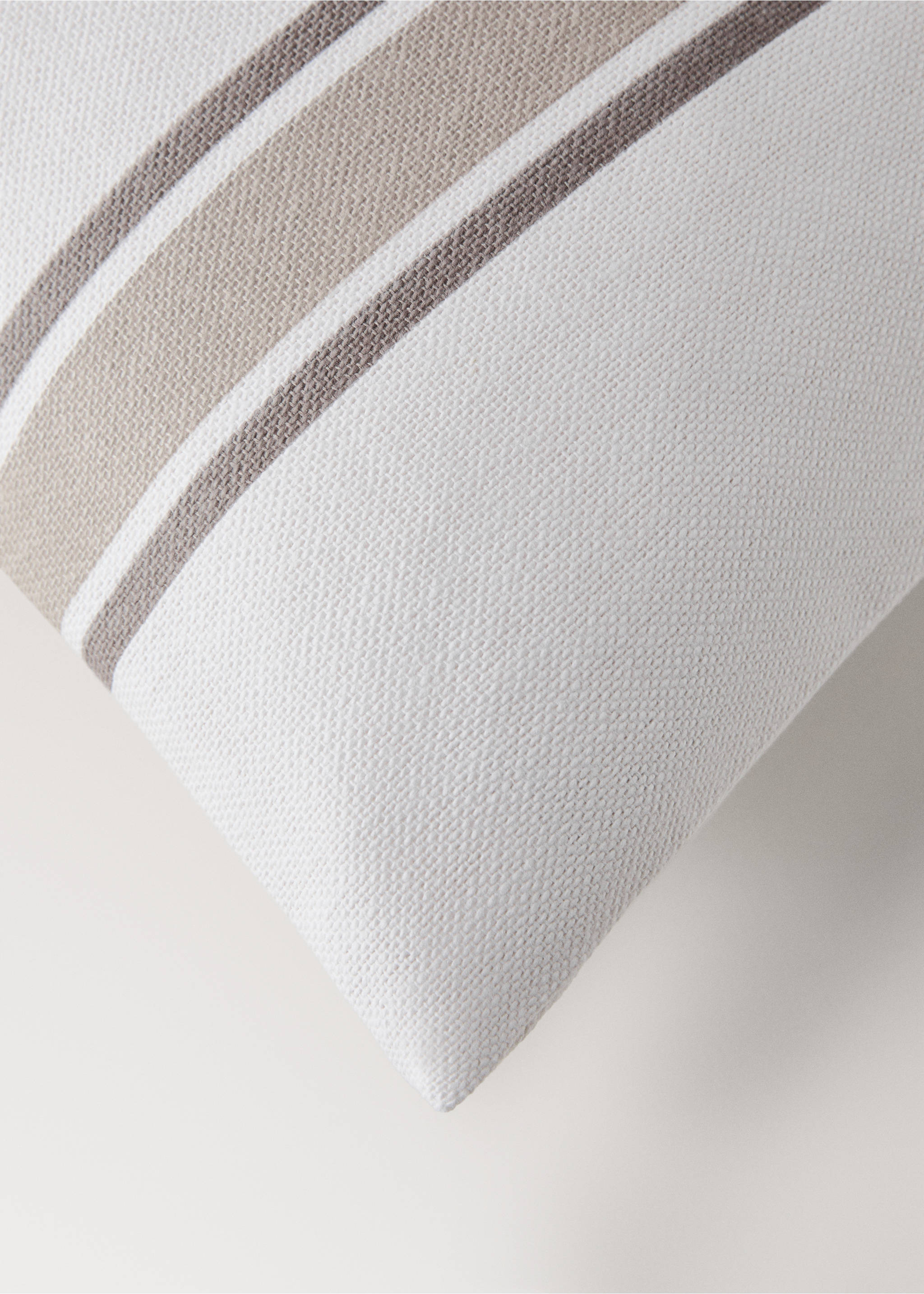 Cotton cushion cover with two-tone stripes 45x45 cm - Details of the article 1, Sand. Ref: 27003326-00.