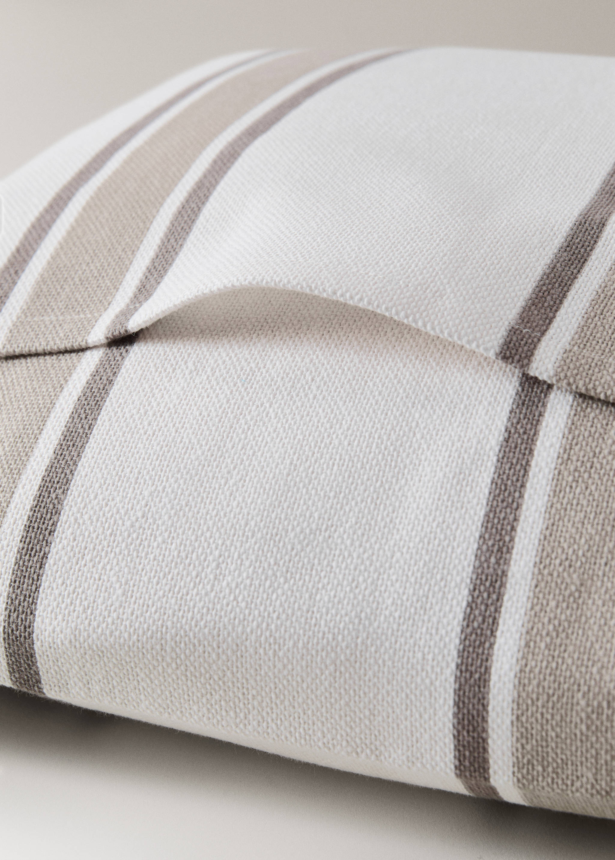 Cotton cushion cover with two-tone stripes 45x45 cm - Details of the article 2