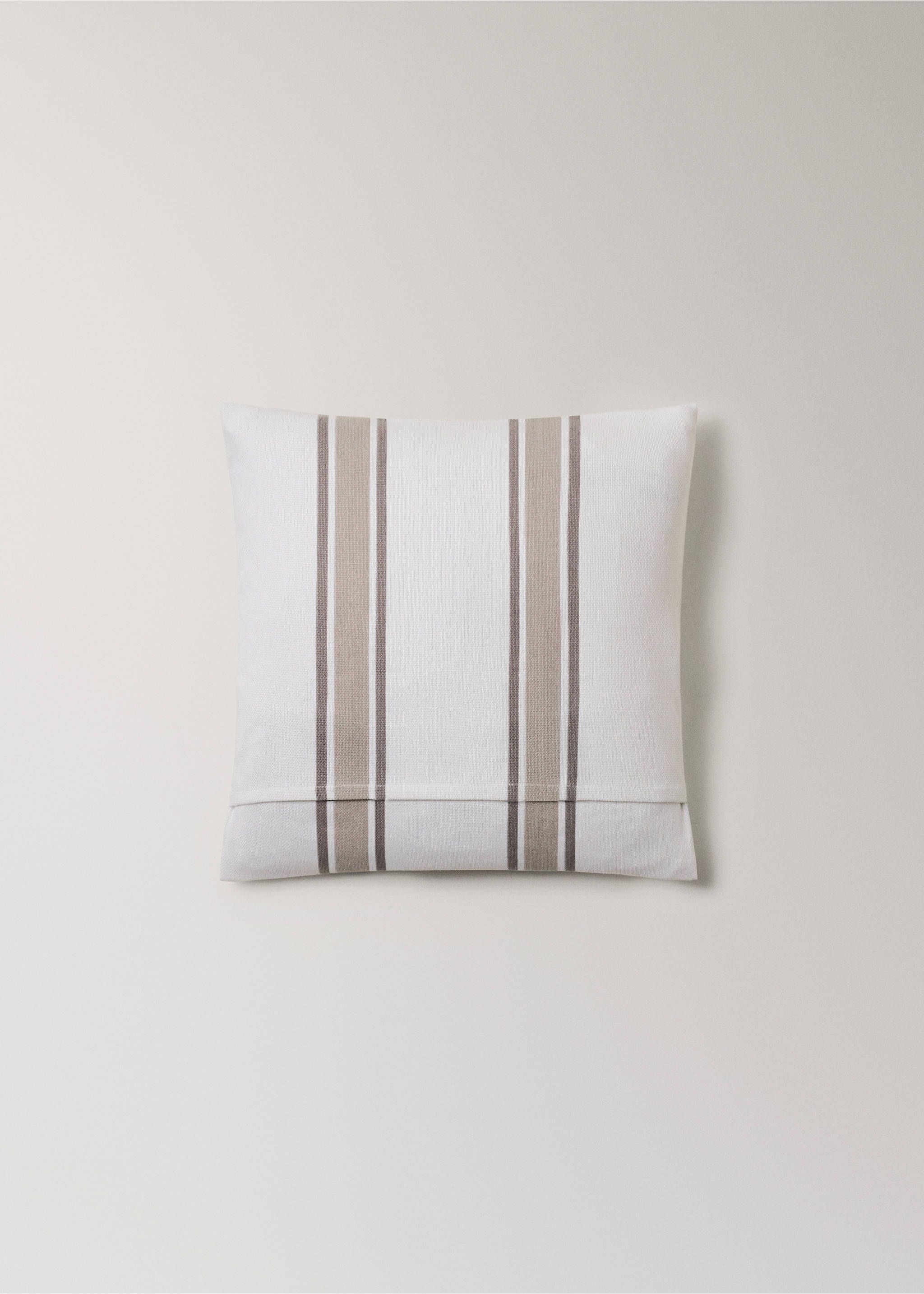 Cotton cushion cover with two-tone stripes 45x45 cm - Details of the article 4, Sand. Ref: 27003326-00.