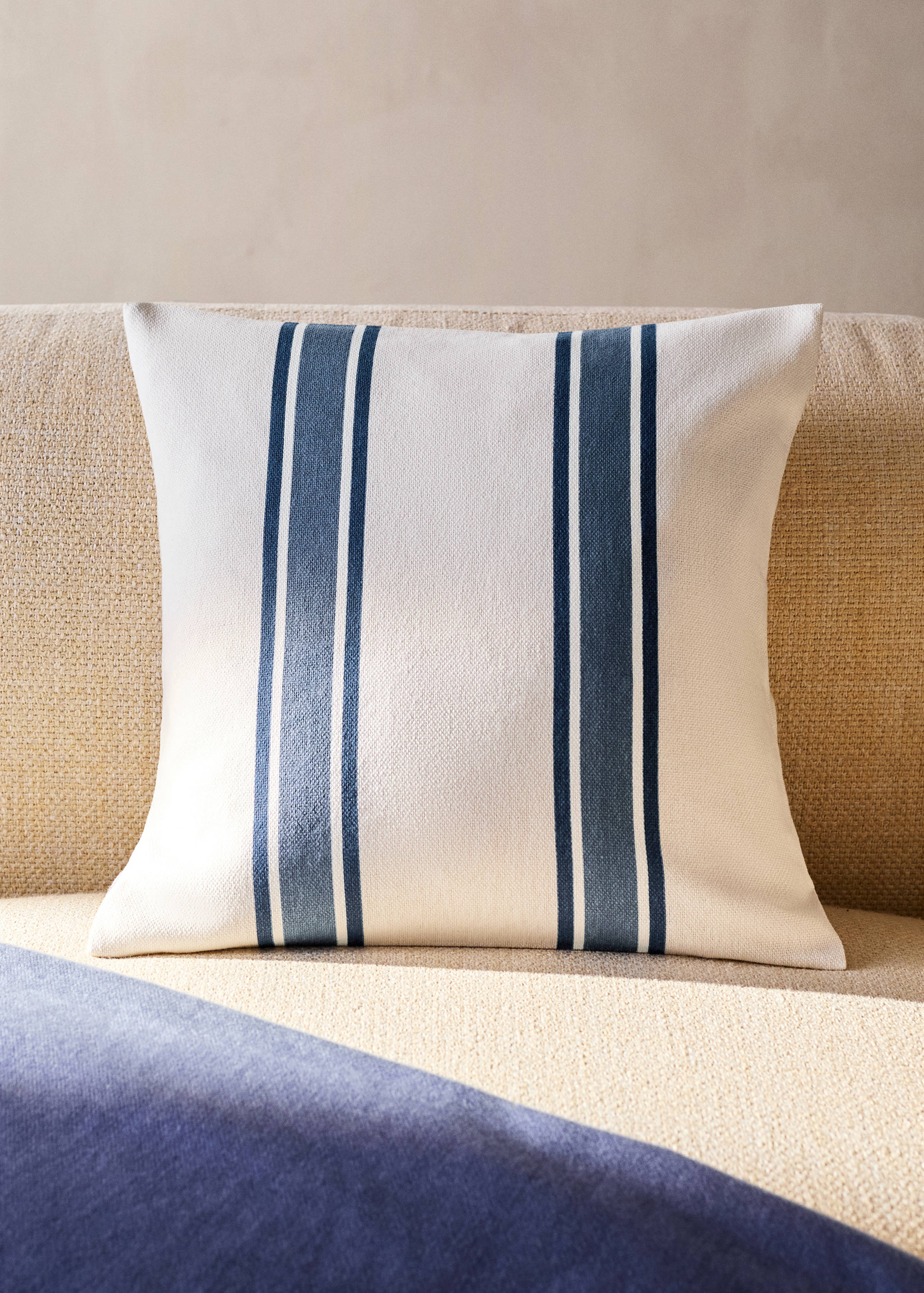Cotton cushion cover with two-tone stripes 45x45 cm - General plane