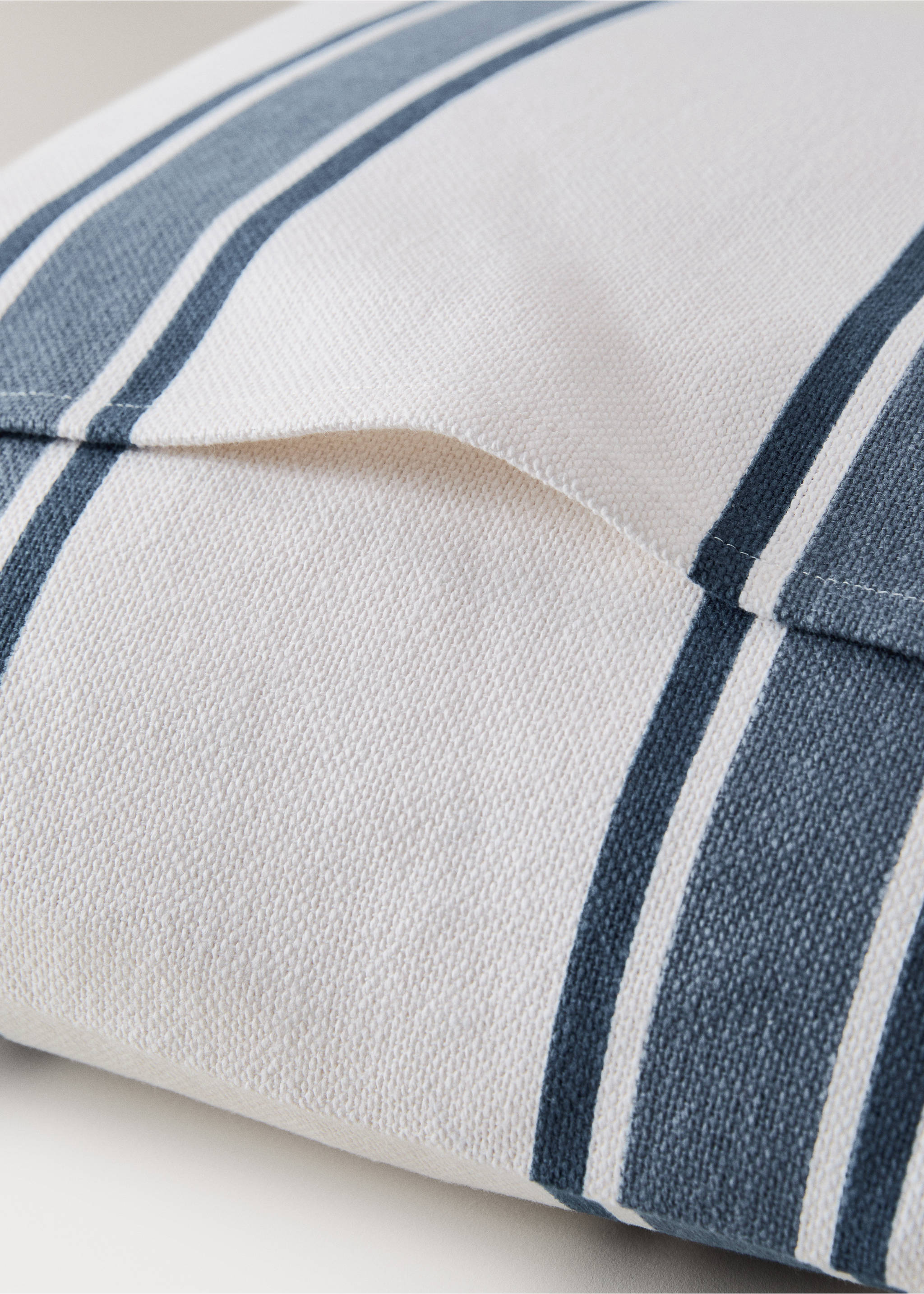 Cotton cushion cover with two-tone stripes 45x45 cm - Details of the article 2, Indigo Blue. Ref: 27003326-00.