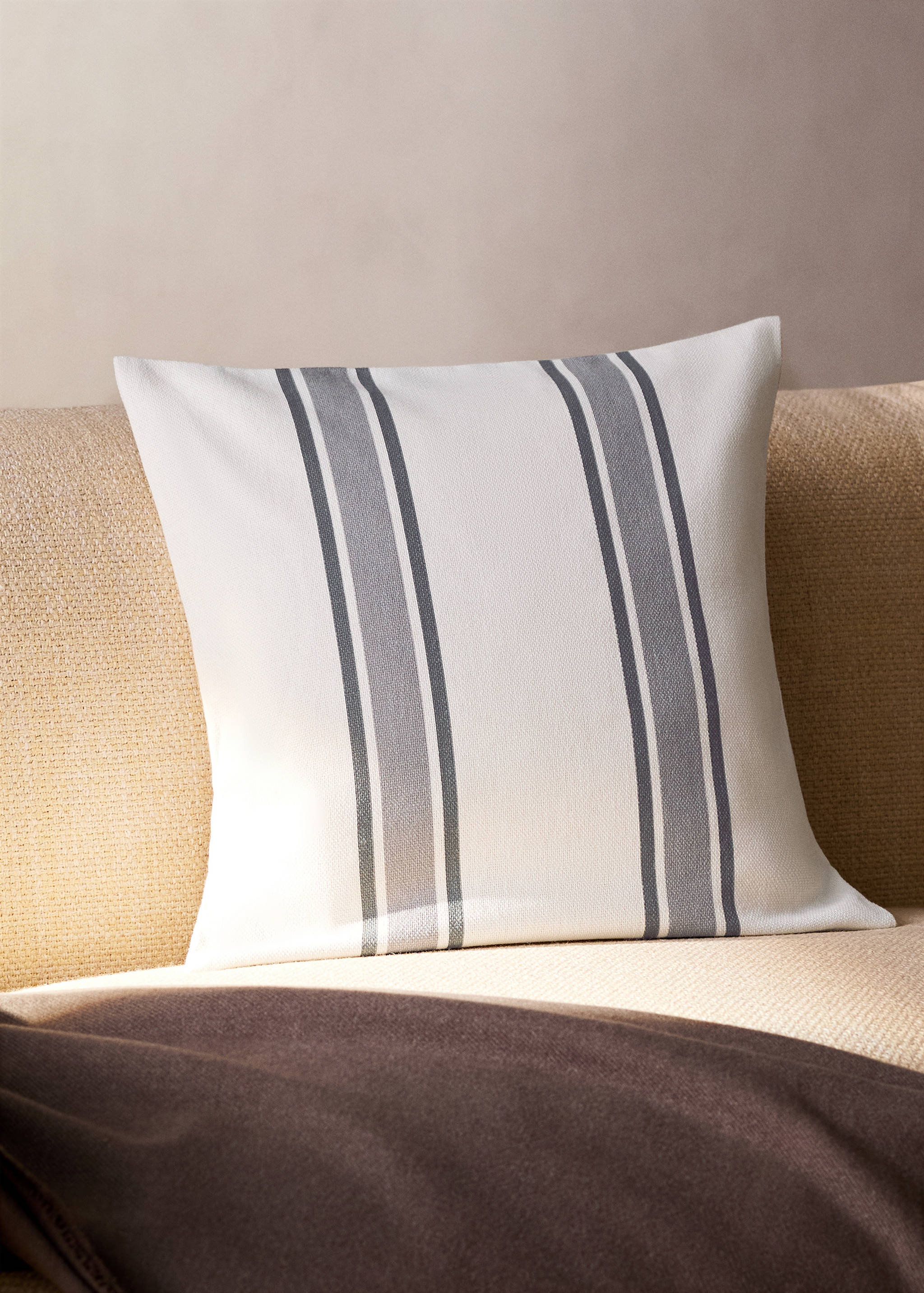 Cotton cushion cover with two-tone stripes 45x45 cm - General plane