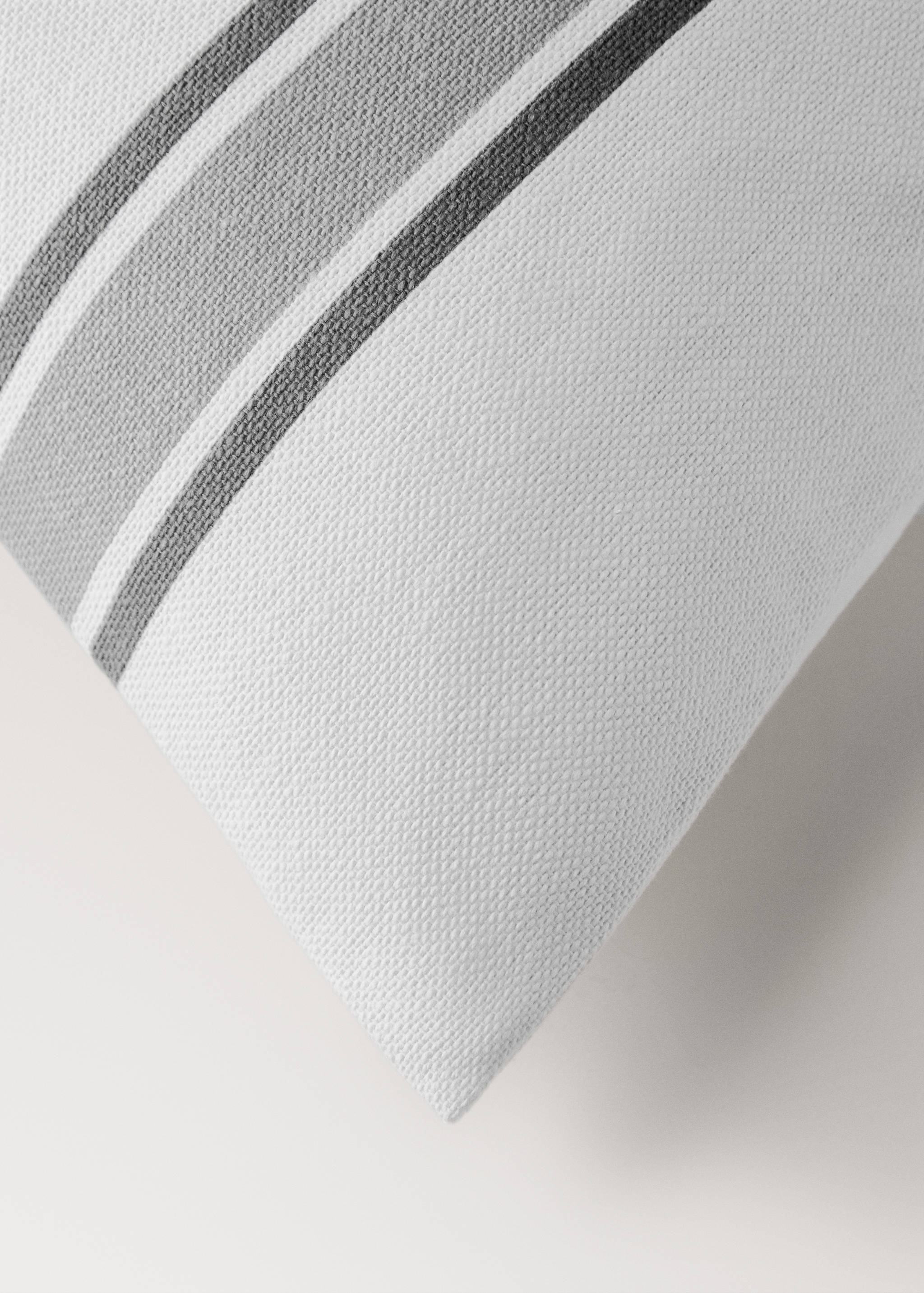 Cotton cushion cover with two-tone stripes 45x45 cm - Details of the article 1