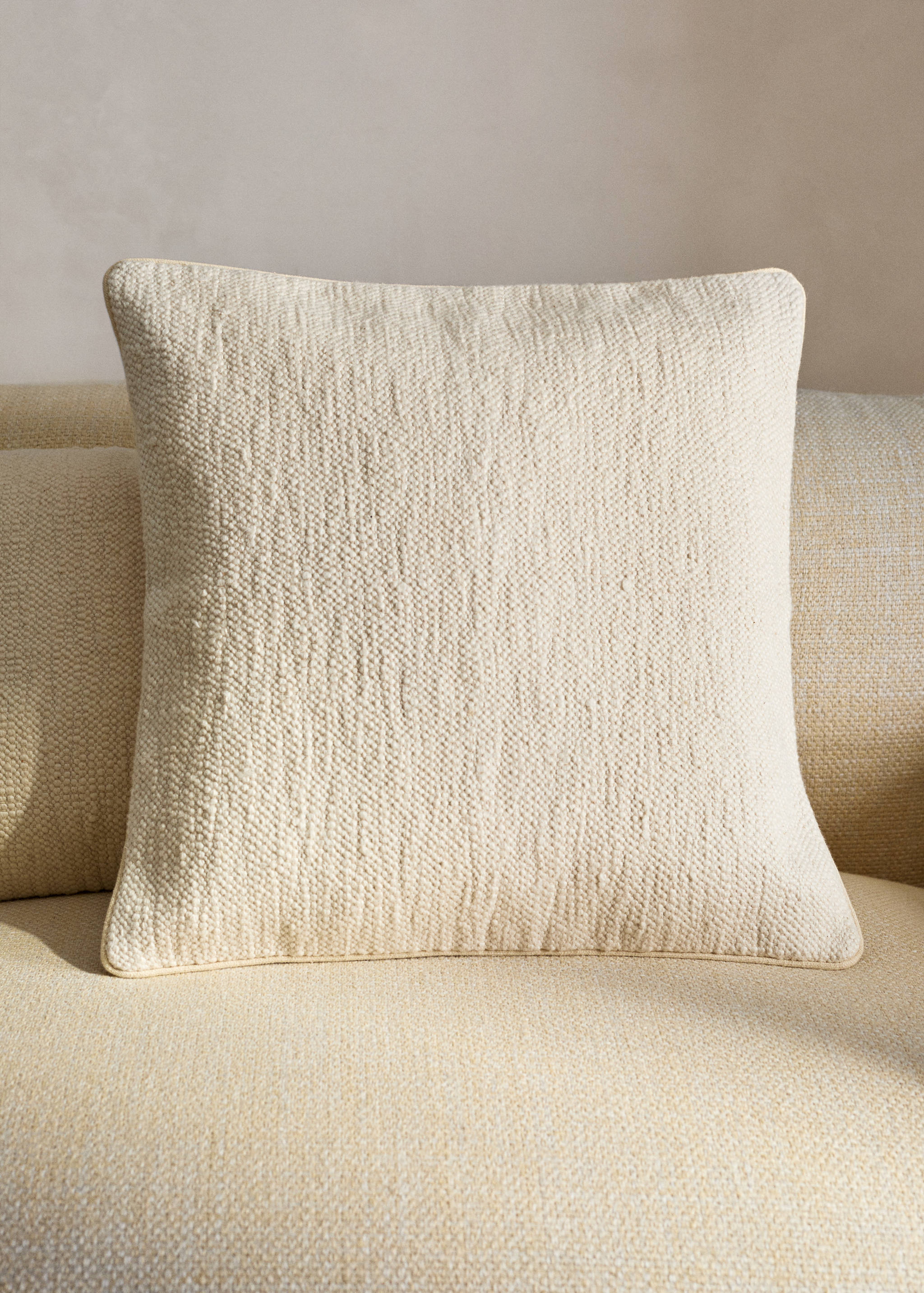 Kissenbezug aus Baumwolle mit Struktur und Paspelierung, 50 x 50 cm - Allgemeine Ansicht