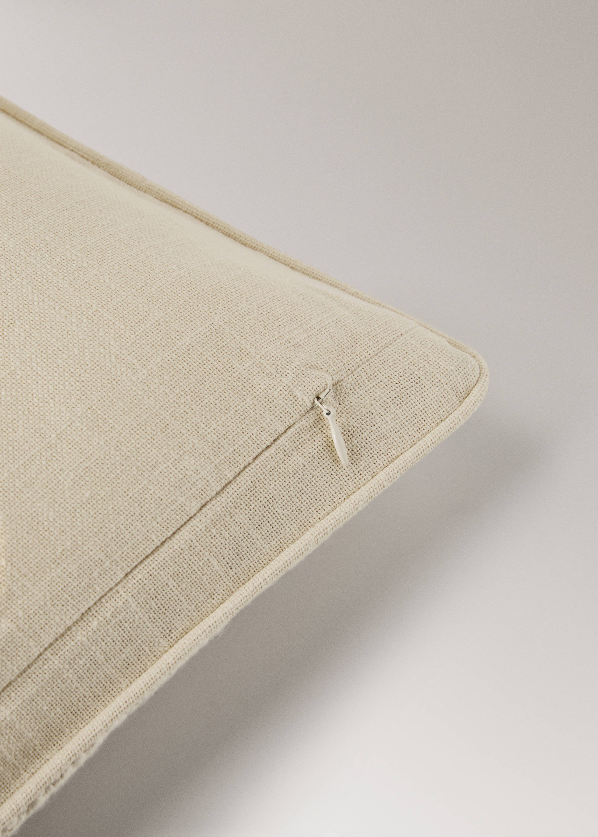 Kissenbezug aus Baumwolle mit Struktur und Paspelierung, 50 x 50 cm - Detail des Artikels 2