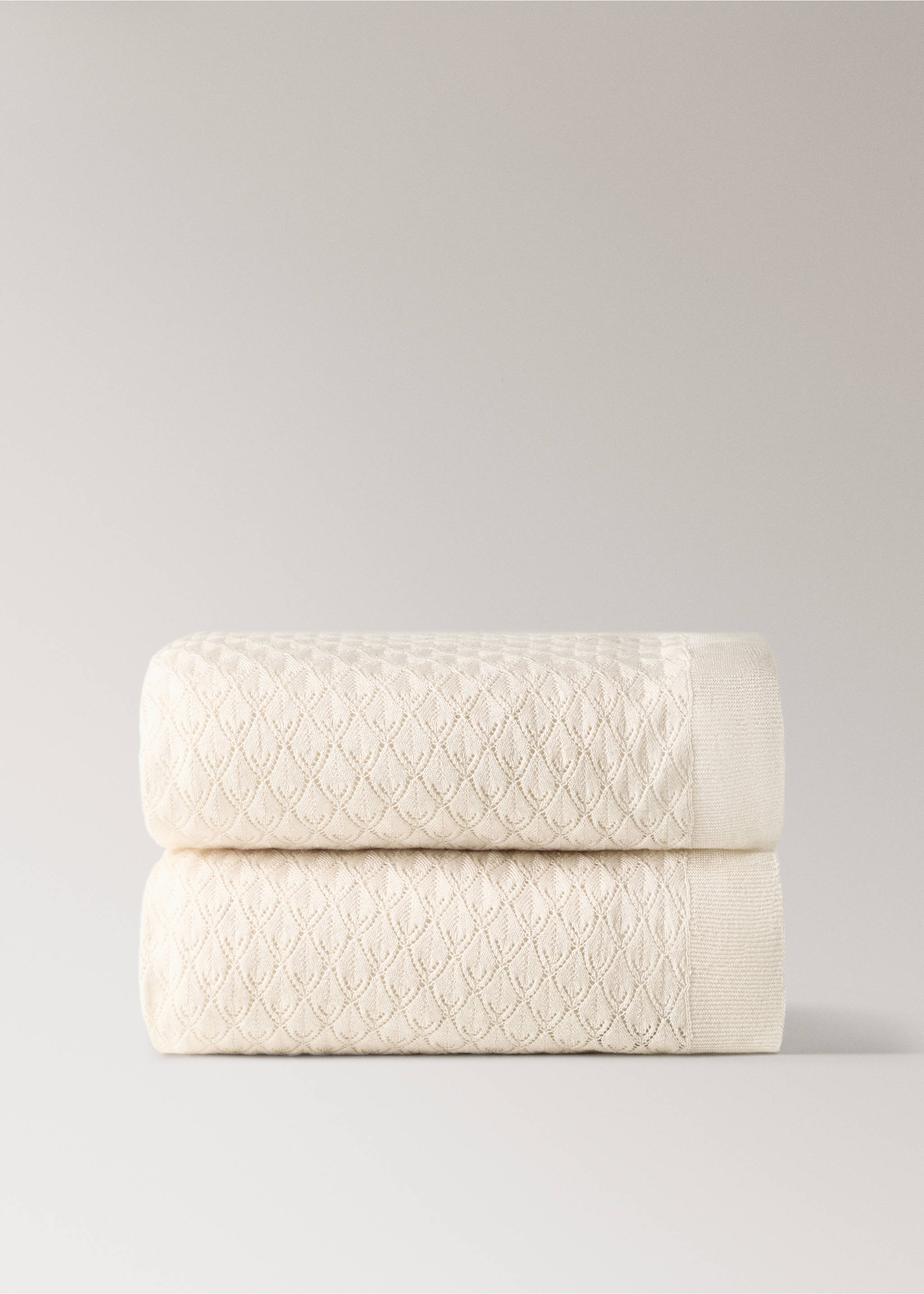 Soft diamond-patterned children's throw - Article without model, Ecru. Ref: 27003333-00.