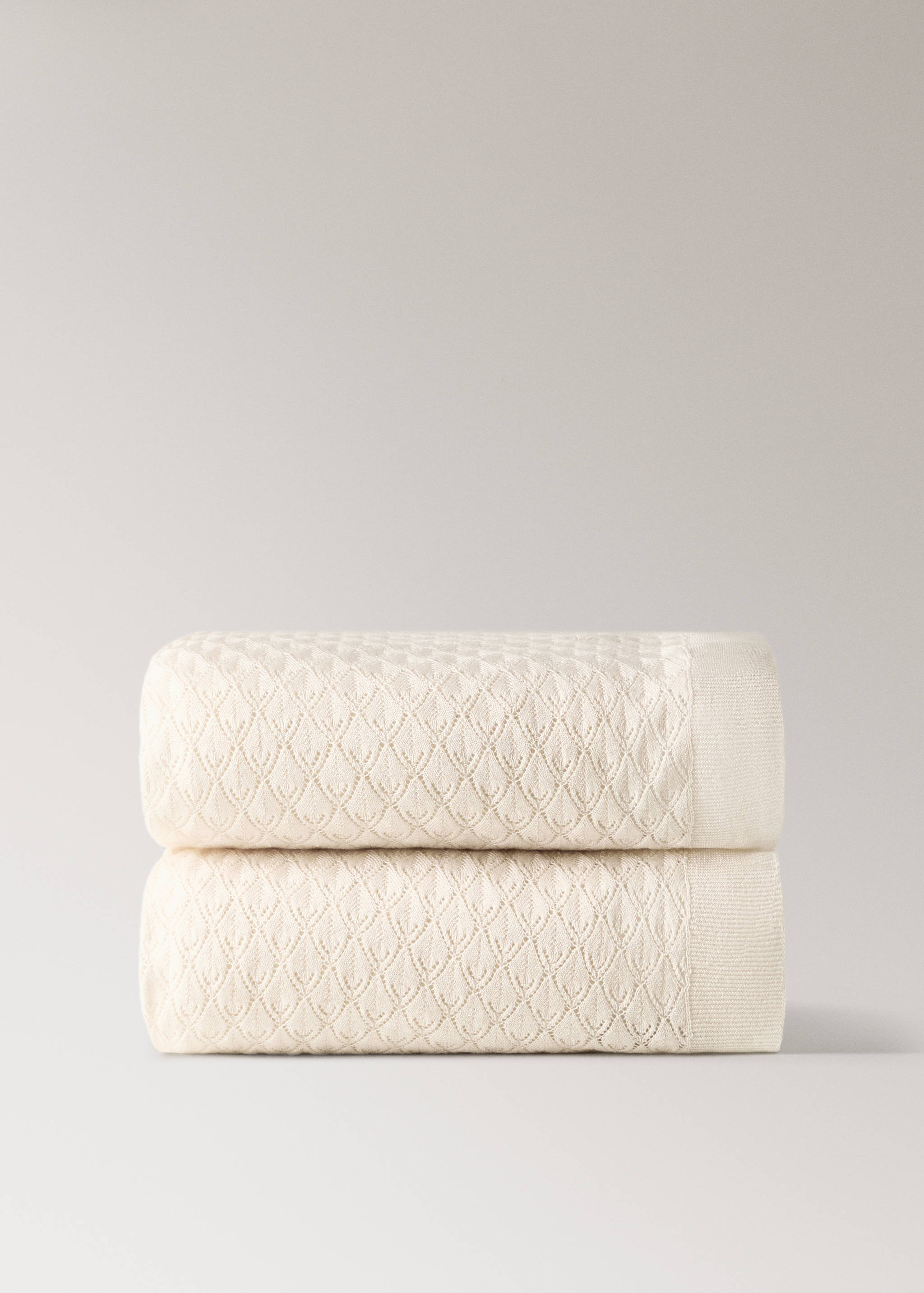 Soft diamond-patterned children's throw - Article without model