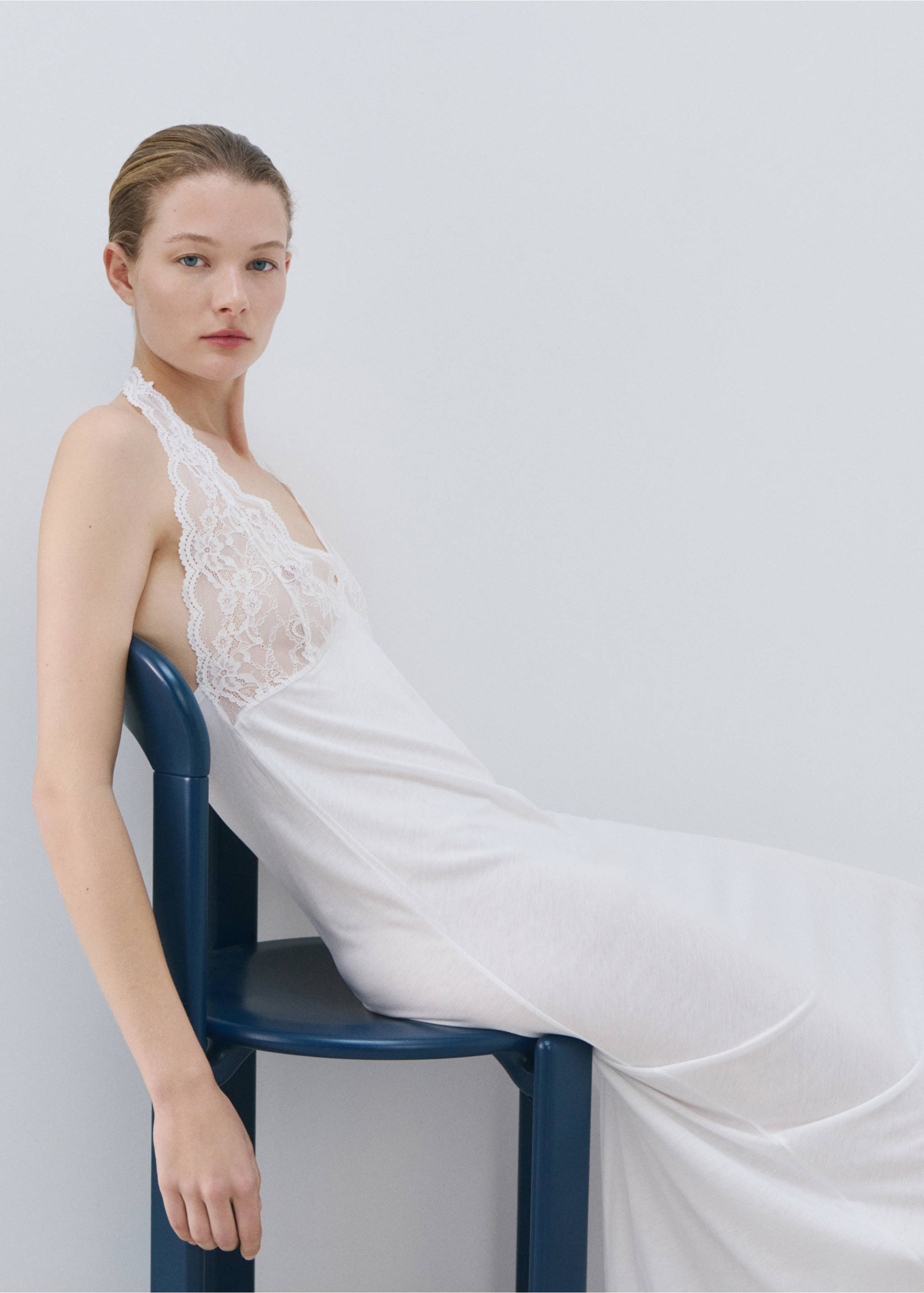 Lace nightdress with back scoop neckline - Medium plane, White. Ref: 27003337-00.