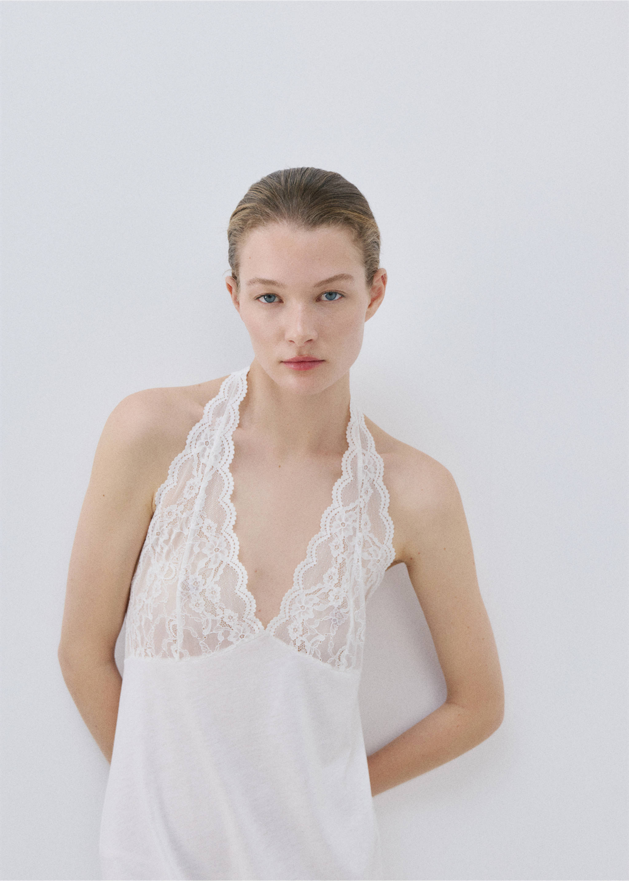 Lace nightdress with back scoop neckline - Details of the article 1, White. Ref: 27003337-00.