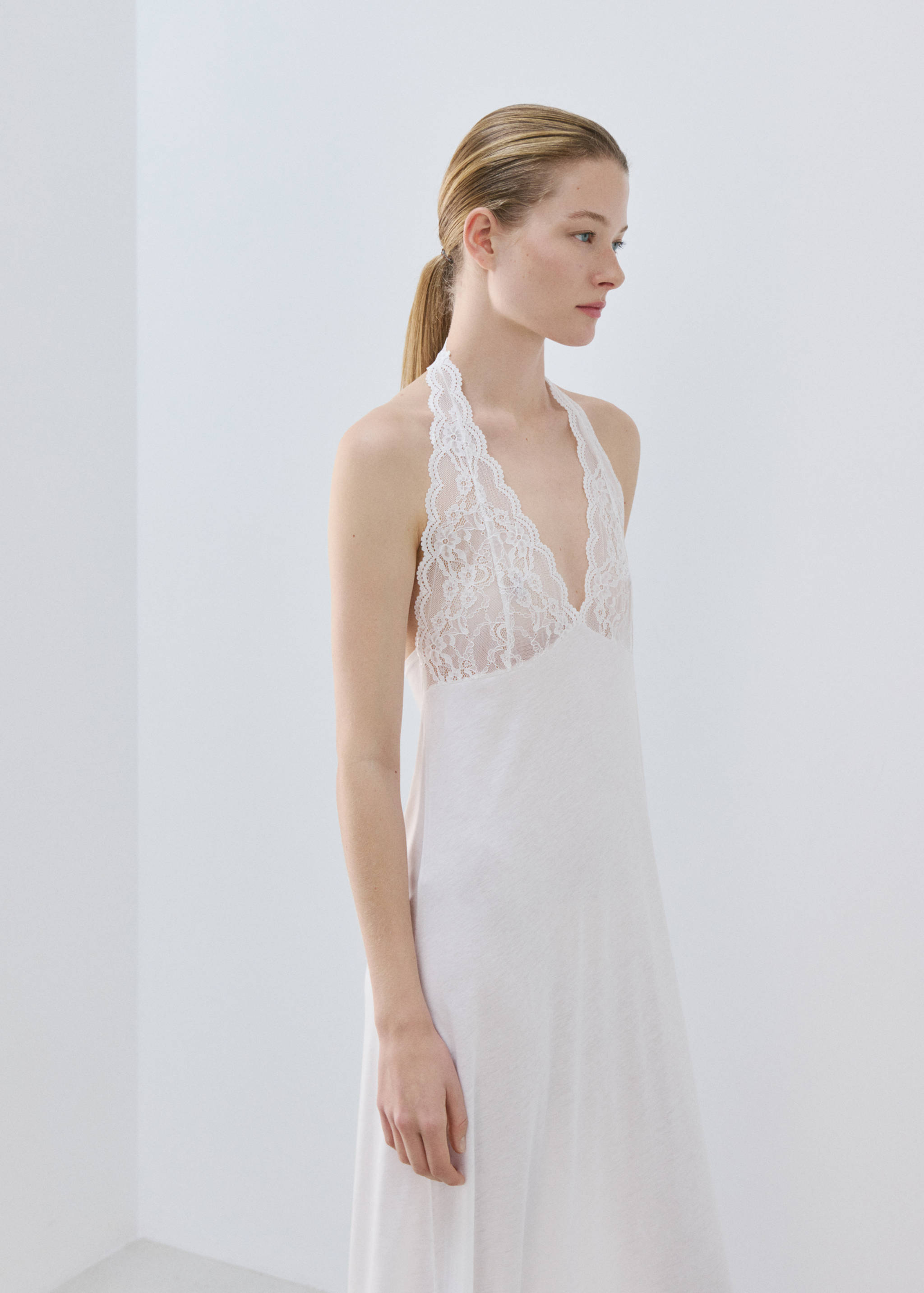 Lace nightdress with back scoop neckline - Details of the article 2