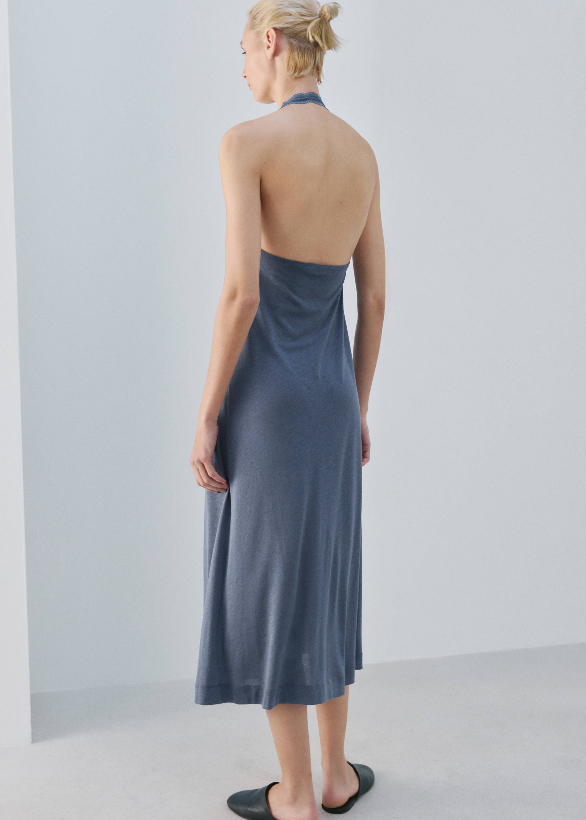 Lace nightdress with back scoop neckline - Reverse of the article