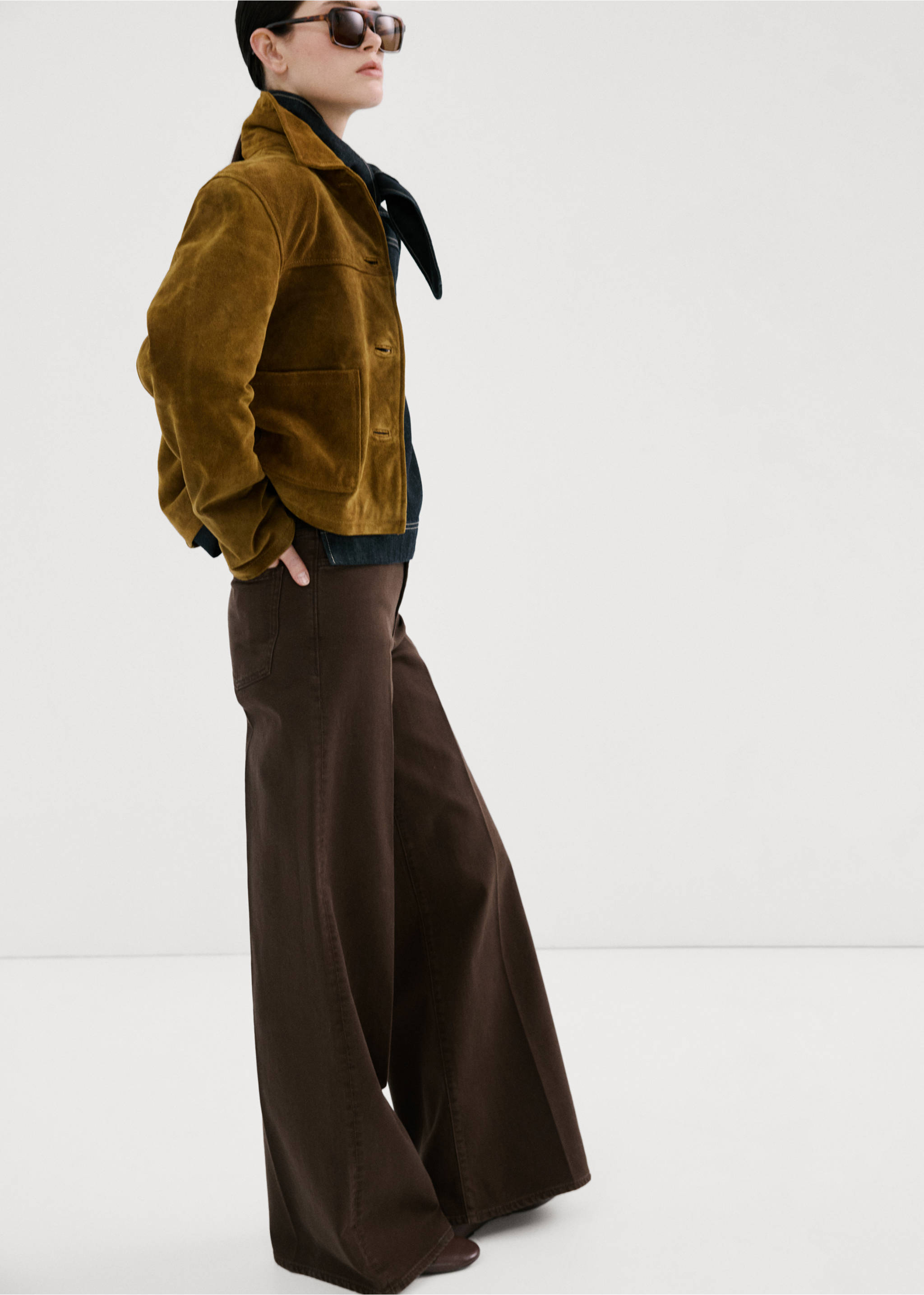 High-waisted wideleg jeans - Details of the article 6, Chocolate. Ref: 27003341-00.