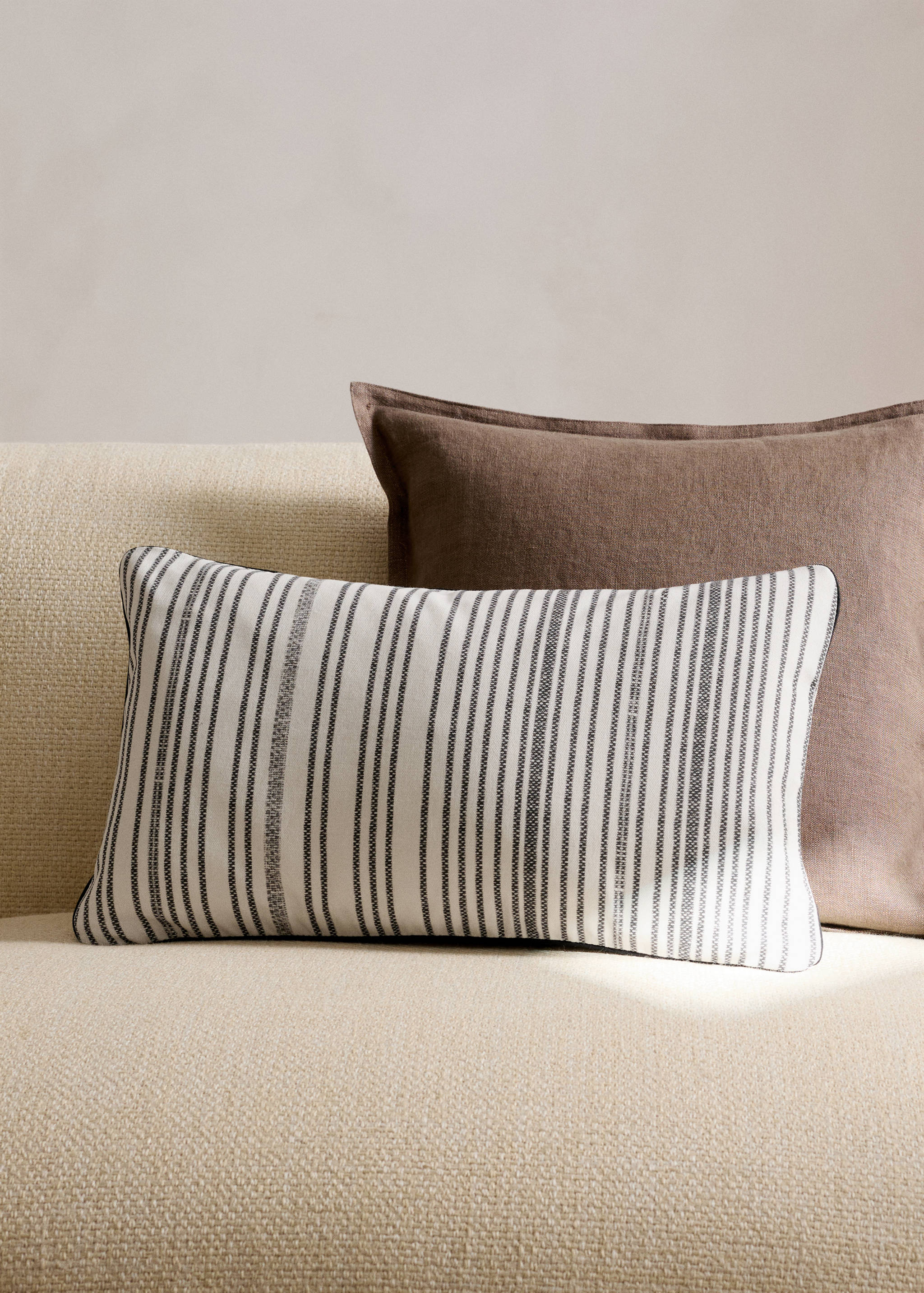 Cotton cushion cover with irregular stripes 30x50 cm - General plane