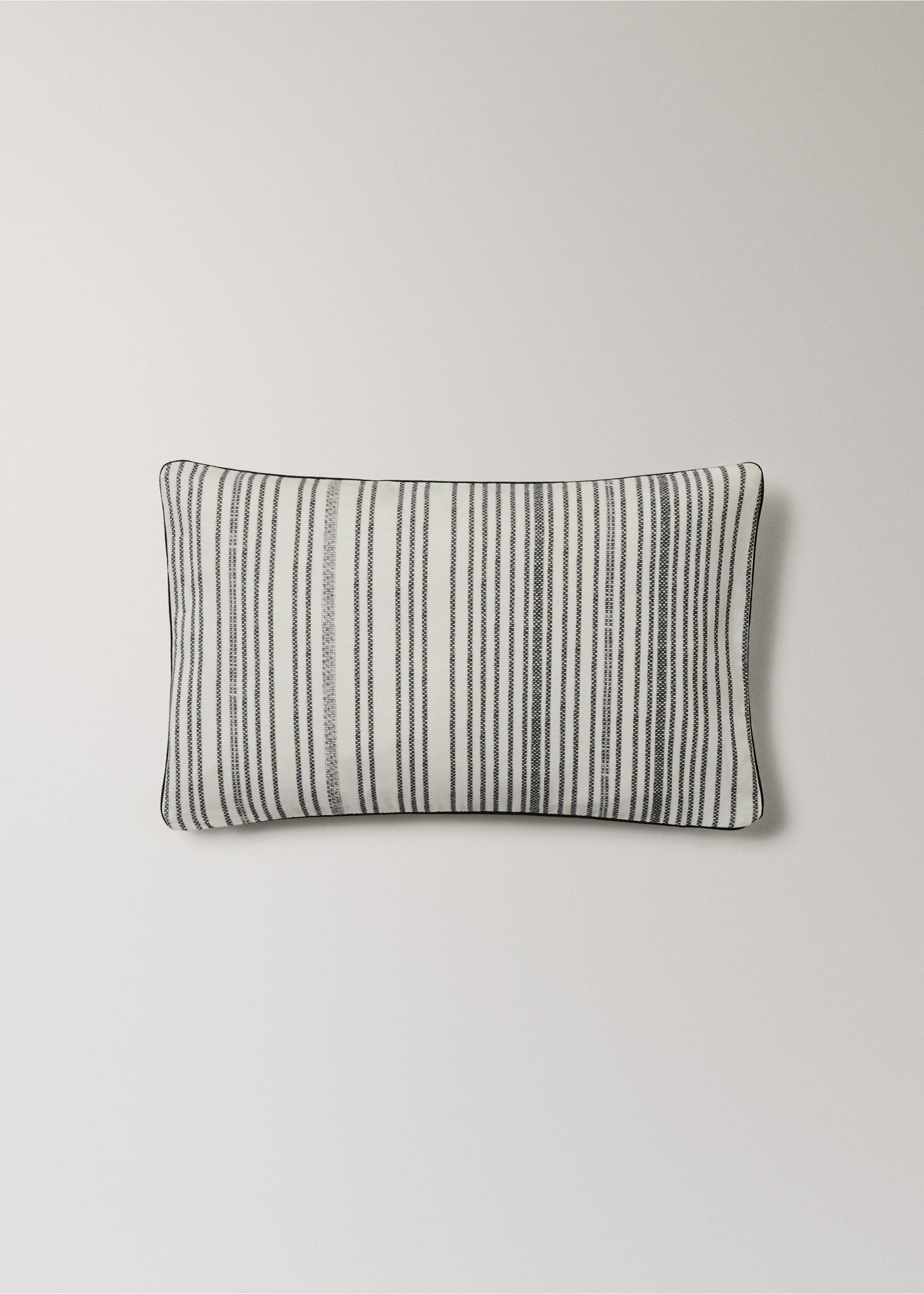 Cotton cushion cover with irregular stripes 30x50 cm - Article without model, Charcoal. Ref: 27003349-00.