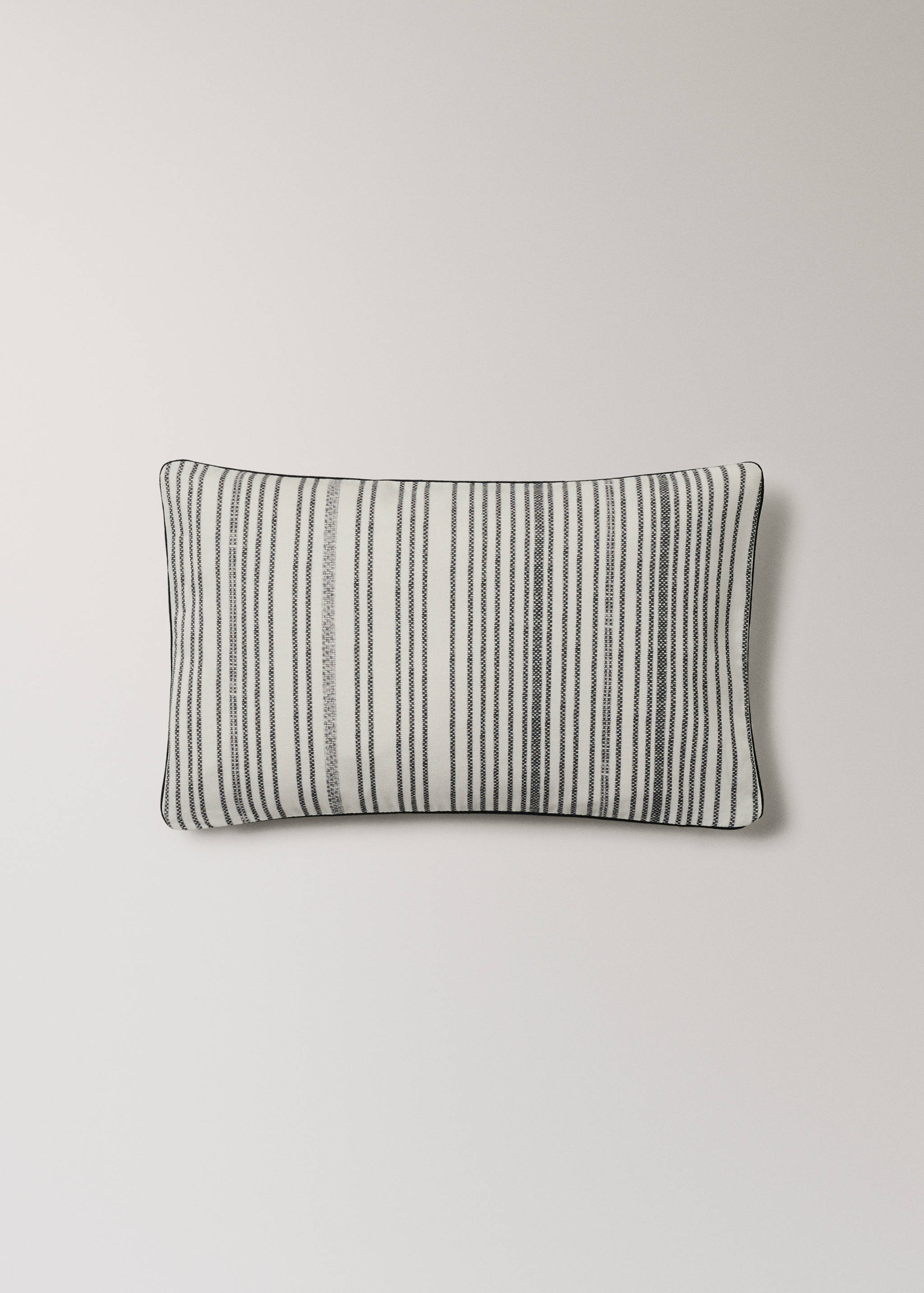 Cotton cushion cover with irregular stripes 30x50 cm - Article without model