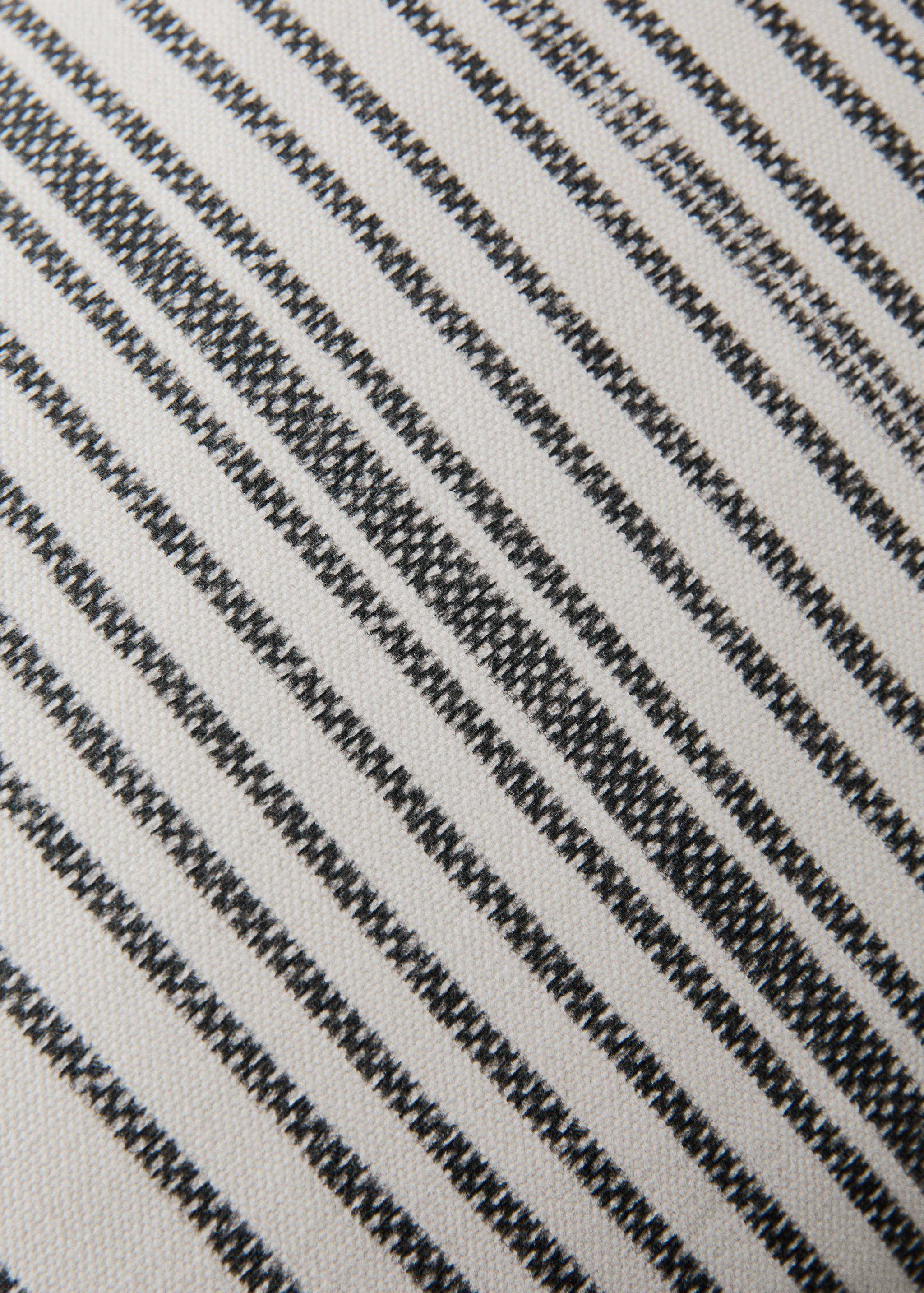 Cotton cushion cover with irregular stripes 30x50 cm - Details of the article 3