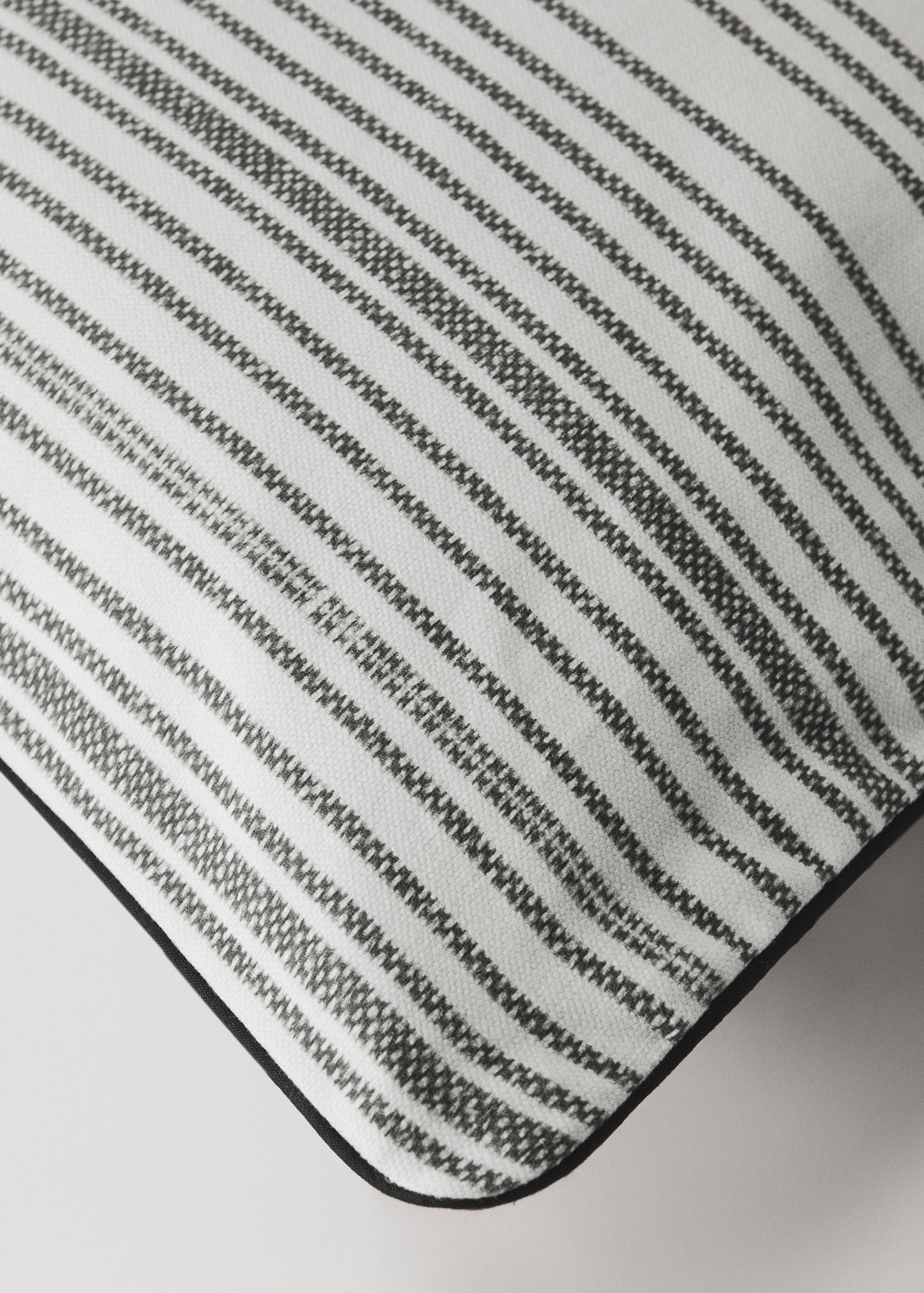 Cushion cover cotton irregular stripes 45x45cm - Details of the article 1