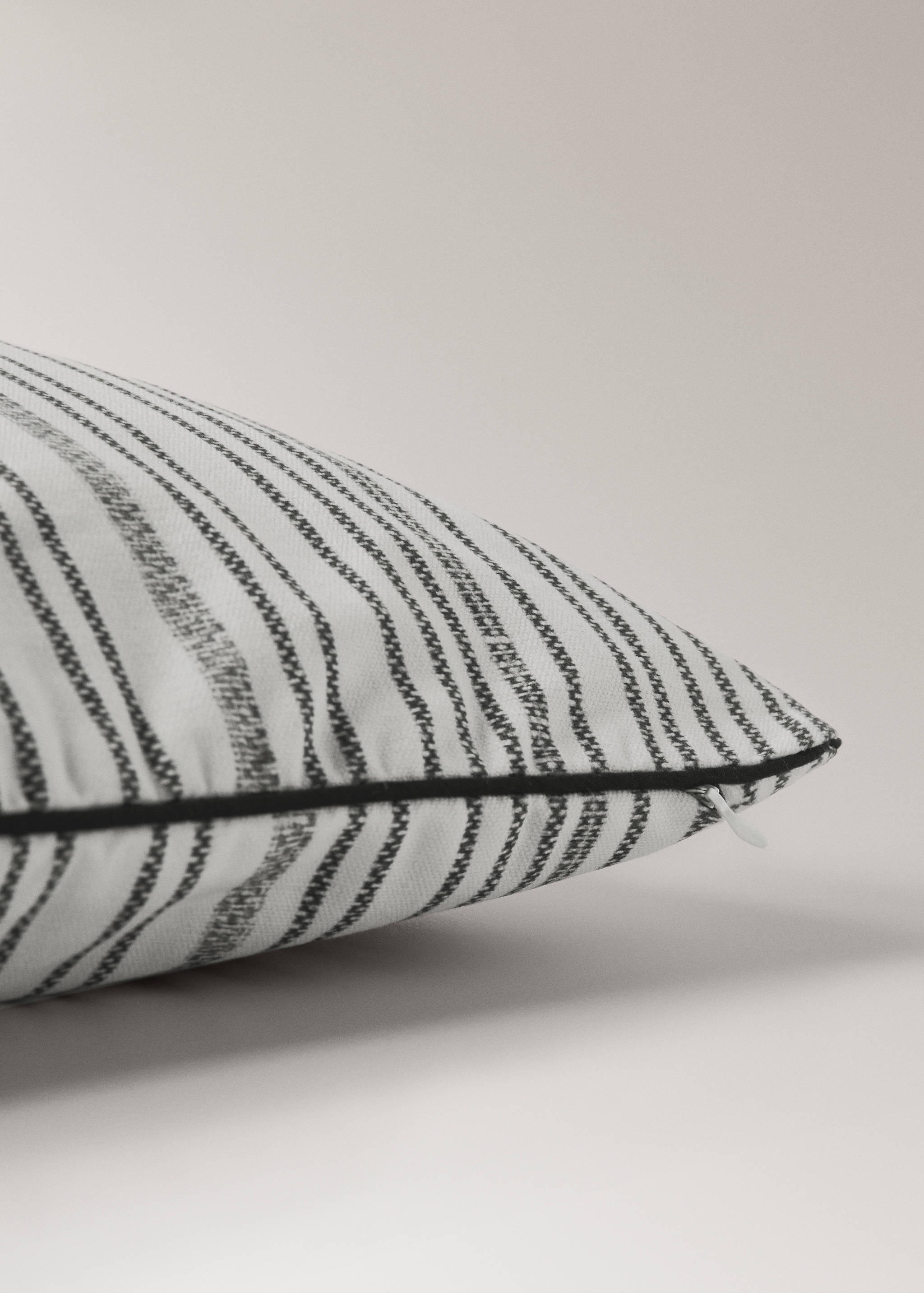 Cushion cover cotton irregular stripes 45x45cm - Details of the article 2