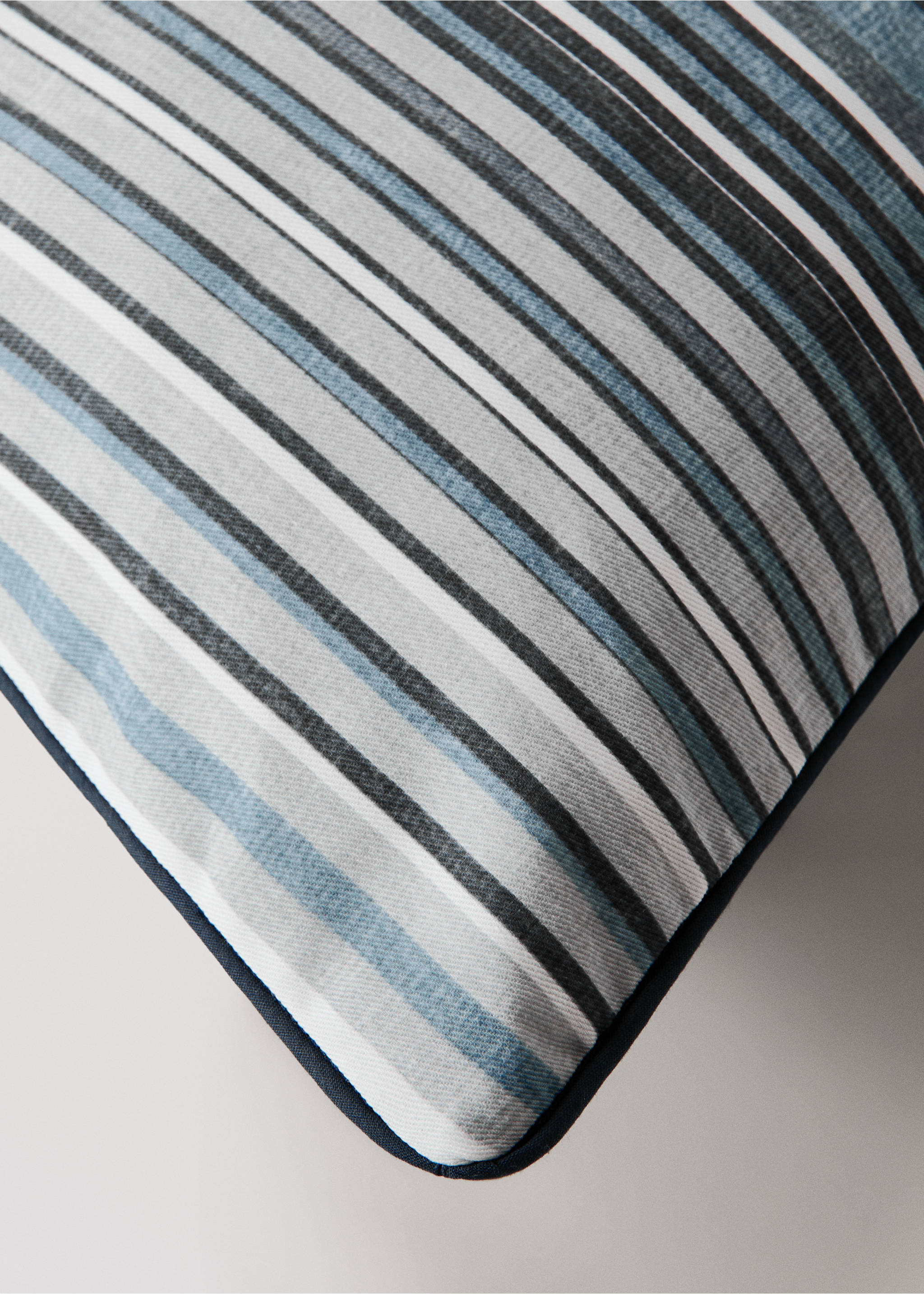 Cotton striped cushion cover 40x60 cm - Details of the article 1, Indigo Blue. Ref: 27003351-00.