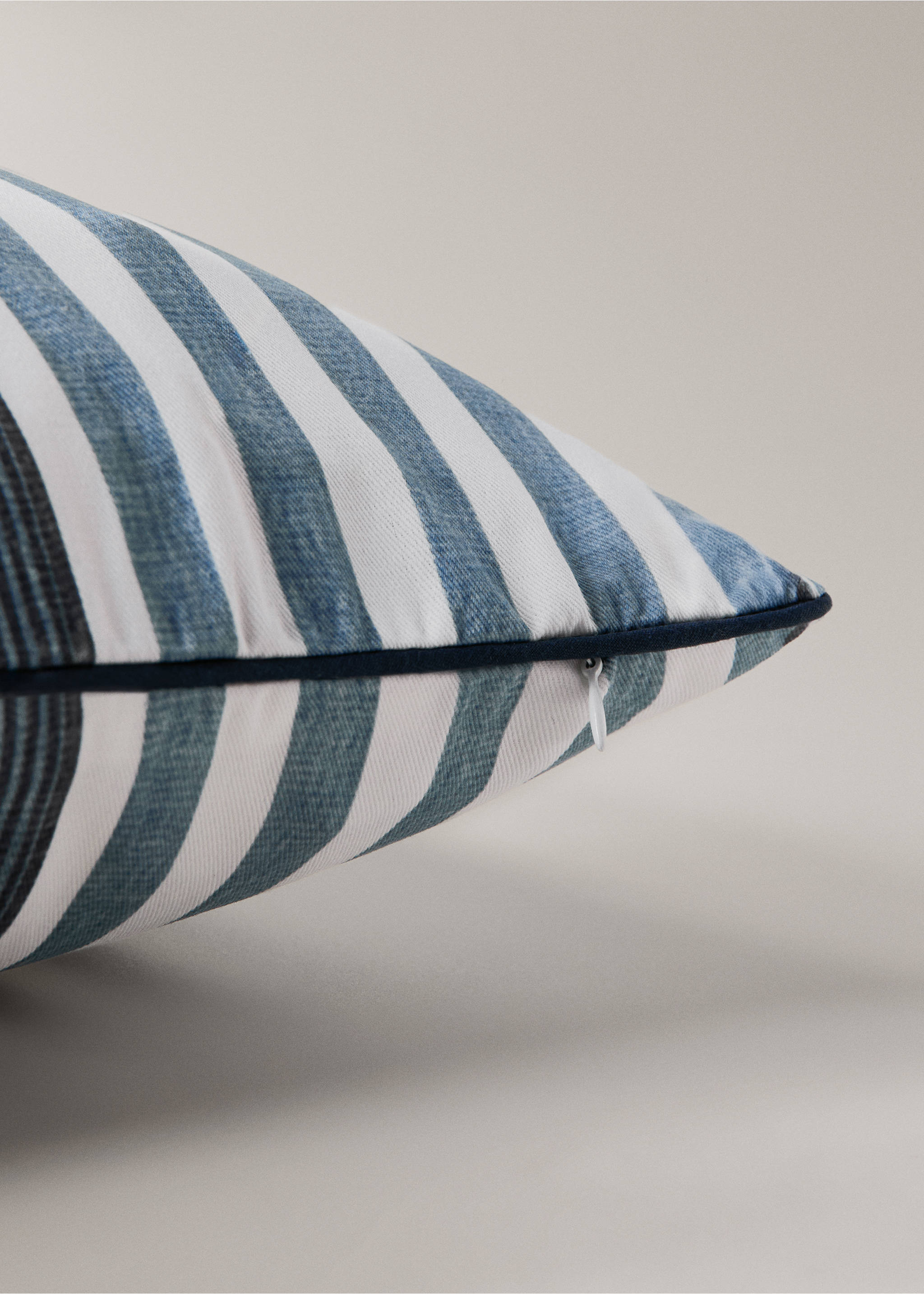 Cotton striped cushion cover 40x60 cm - Details of the article 2, Indigo Blue. Ref: 27003351-00.