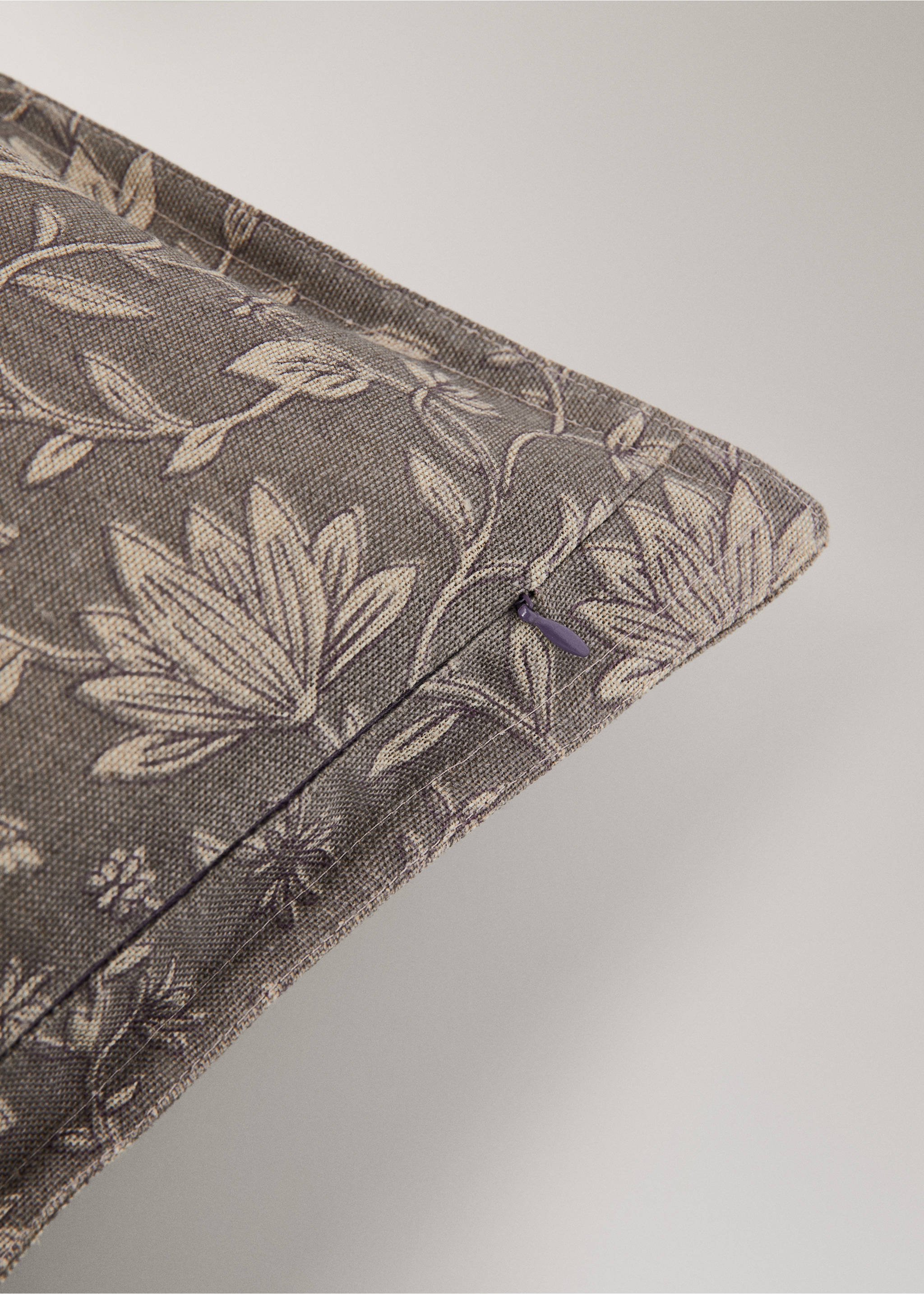 Block print linen cotton cushion cover 40x60cm - Details of the article 2, Purple. Ref: 27003354-00.