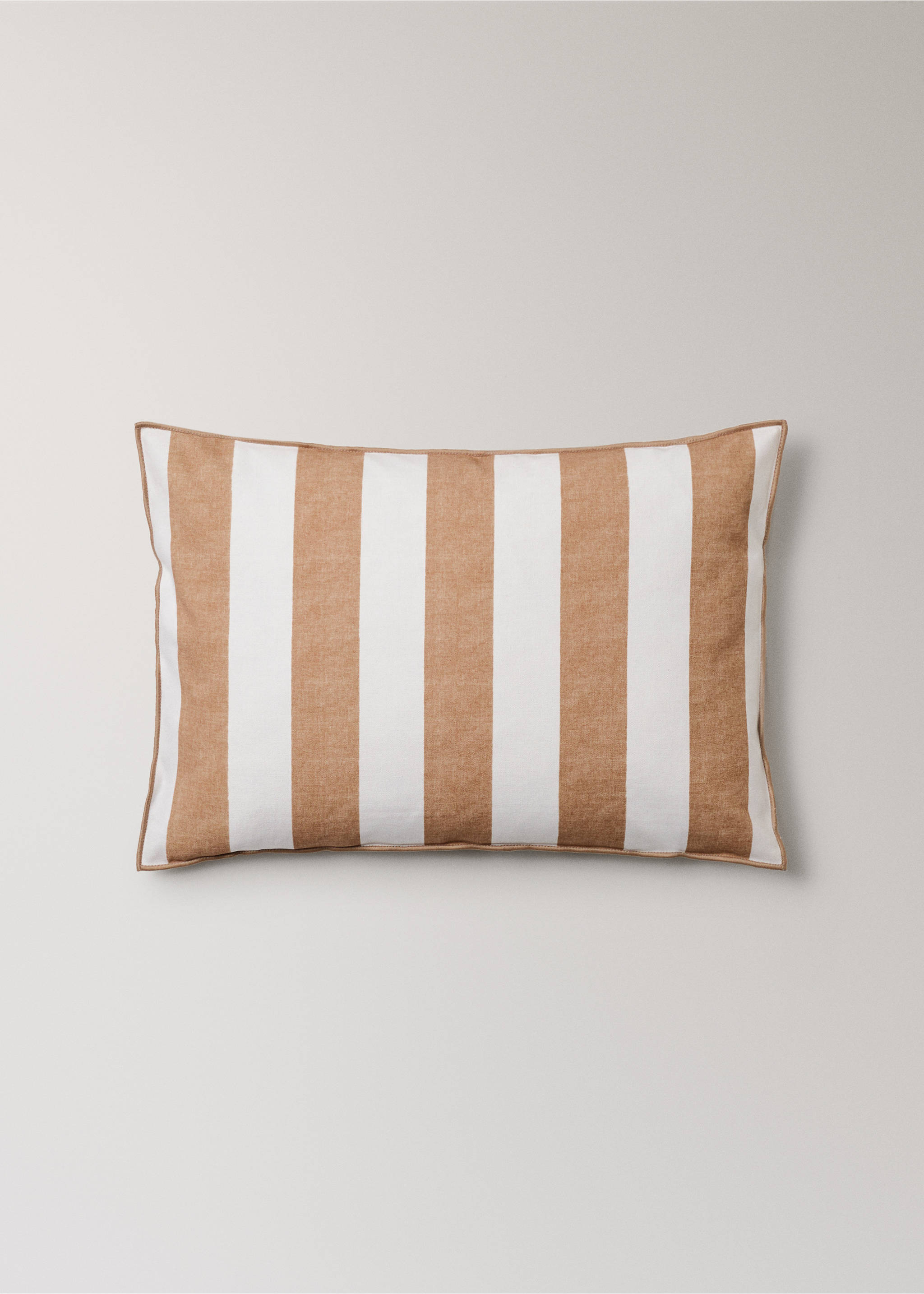 Cotton cushion cover with thick stripes and overlock stitching 40x60 cm - Article without model, Apricot. Ref: 27003357-00.