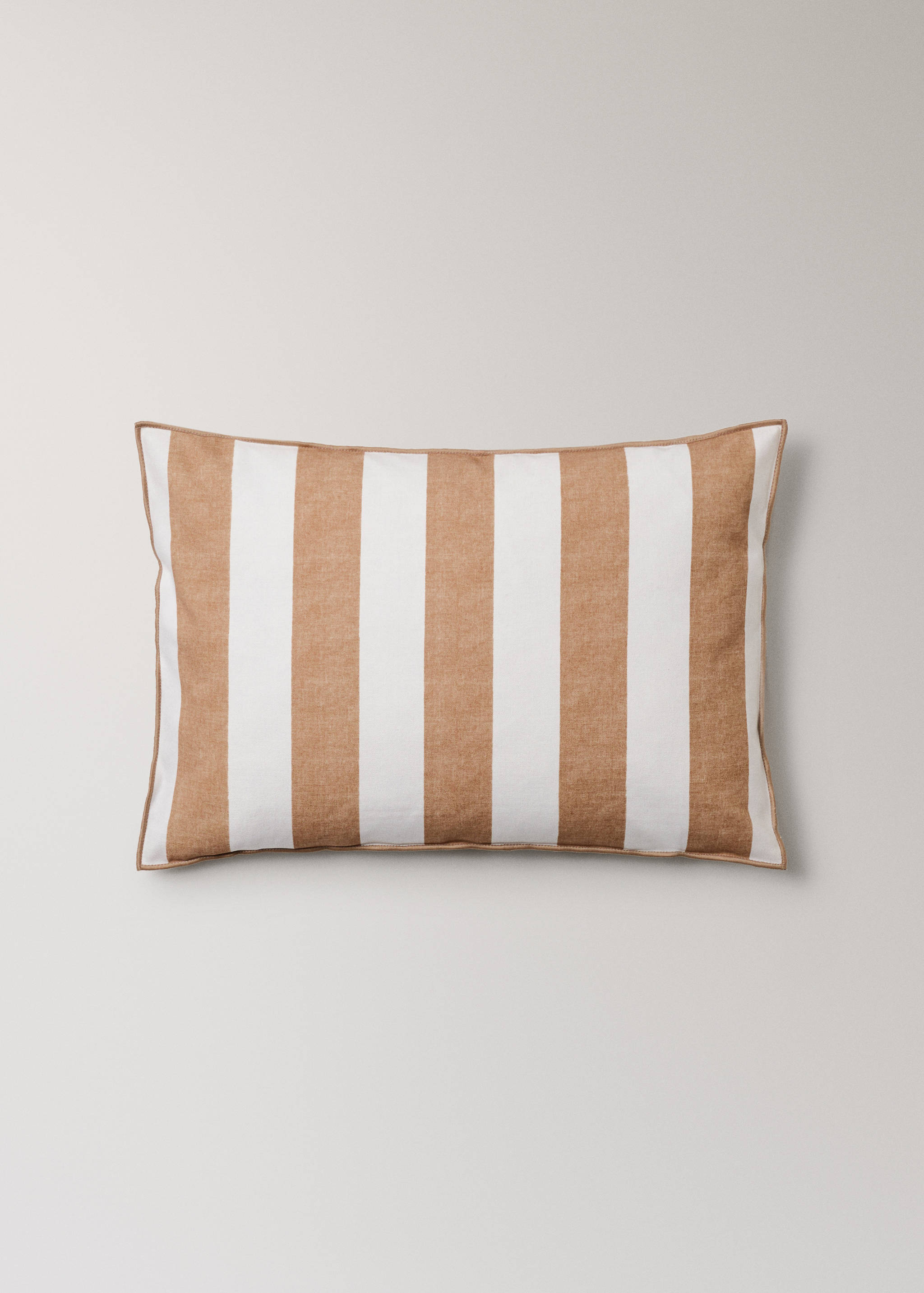Cotton cushion cover with thick stripes and overlock stitching 40x60 cm - Article without model