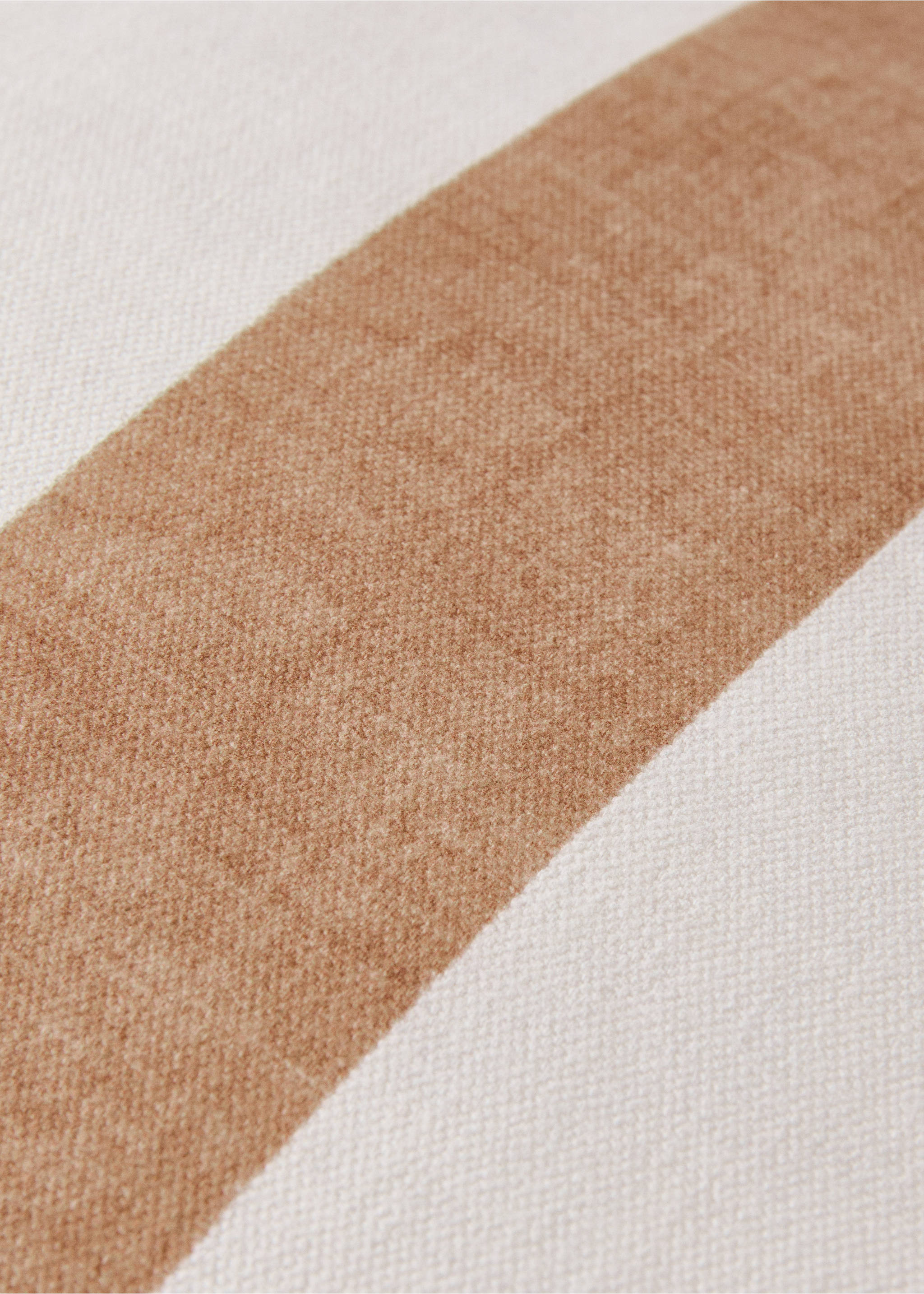 Cotton cushion cover with thick stripes and overlock stitching 40x60 cm - Details of the article 3, Apricot. Ref: 27003357-00.