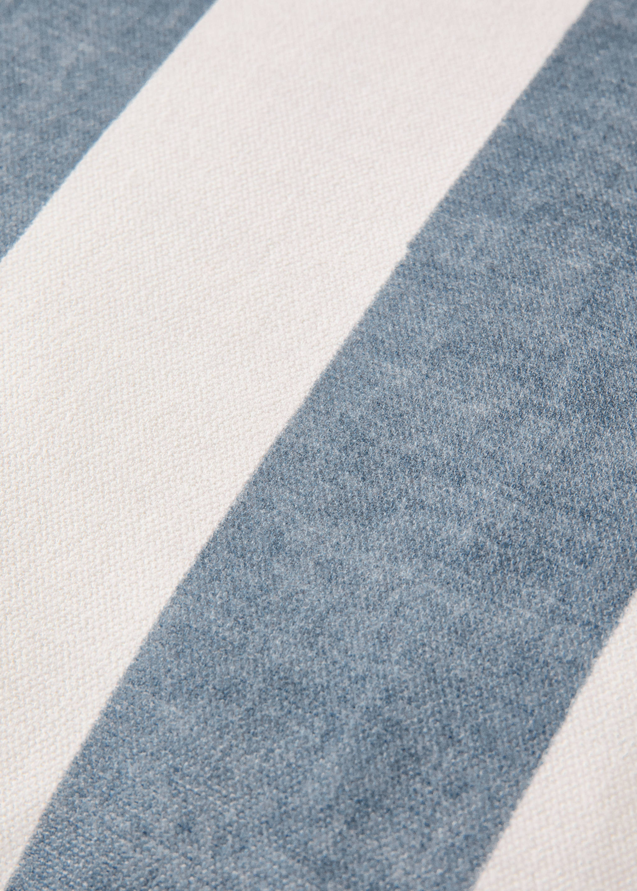 Cotton cushion cover with thick stripes and overlock stitching 40x60 cm - Details of the article 3
