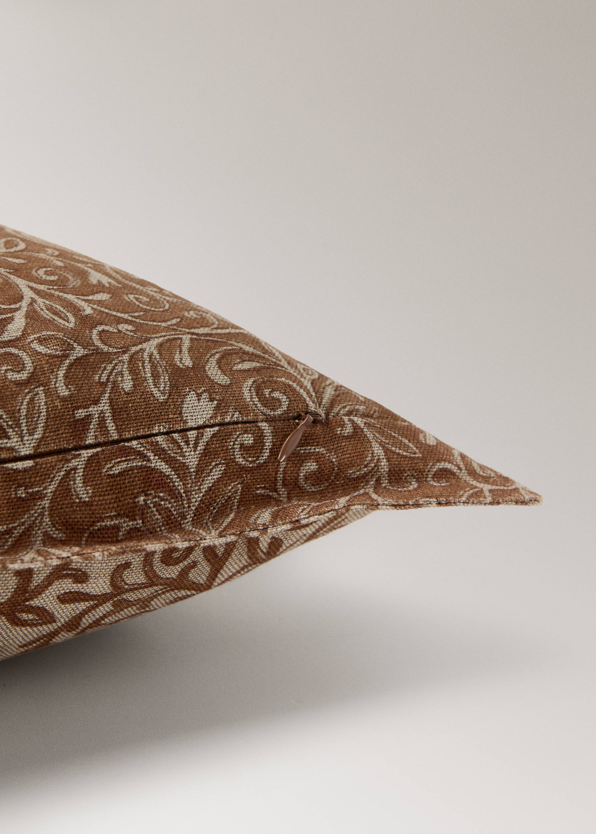 Linen cotton cushion cover with leaf pattern 50x50cm - Details of the article 2