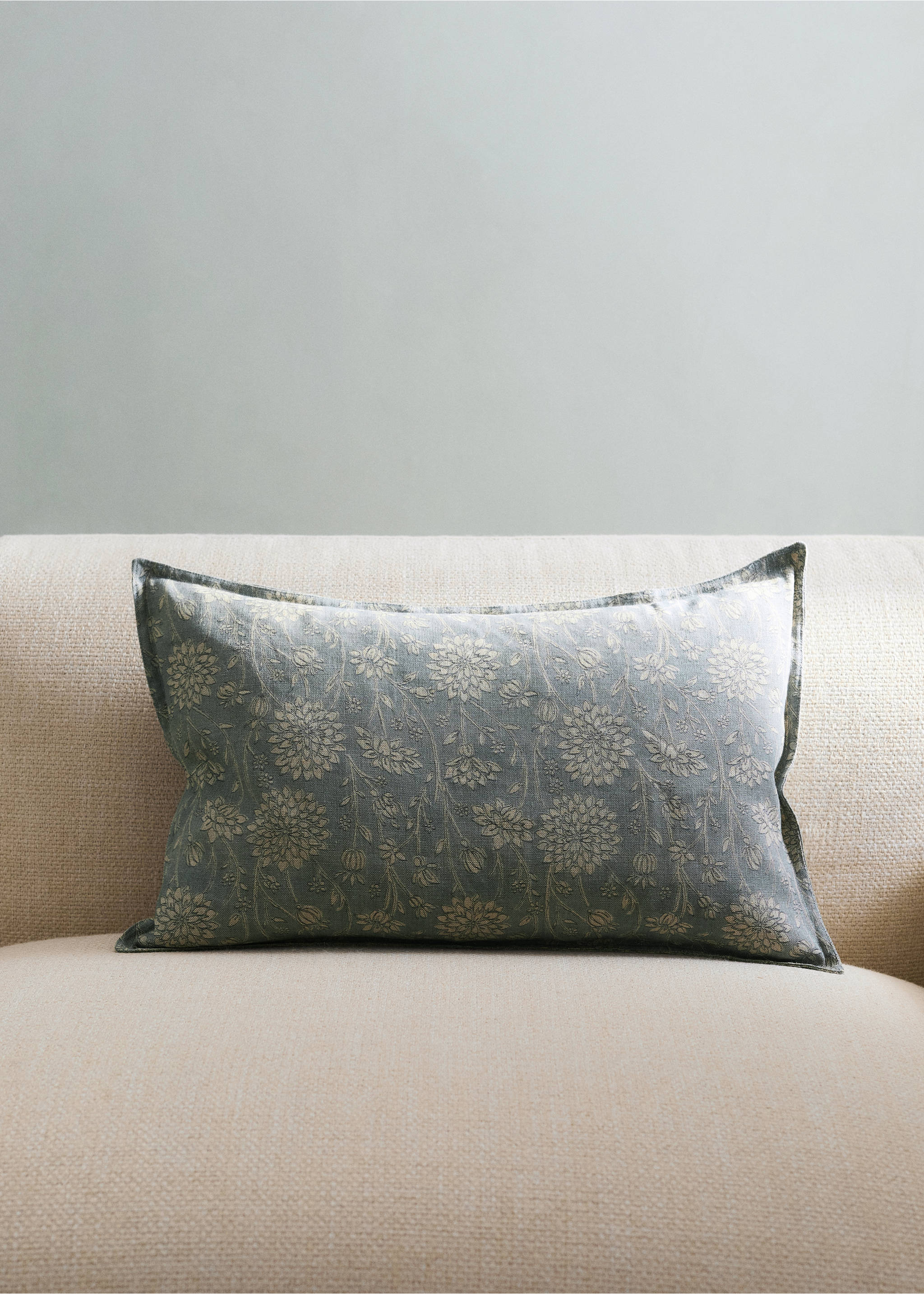 Blommigt kuddfodral i linne och bomull med dubbelstickning 40x60cm - Allmän bild, Blå. Ref: 27003367-00.