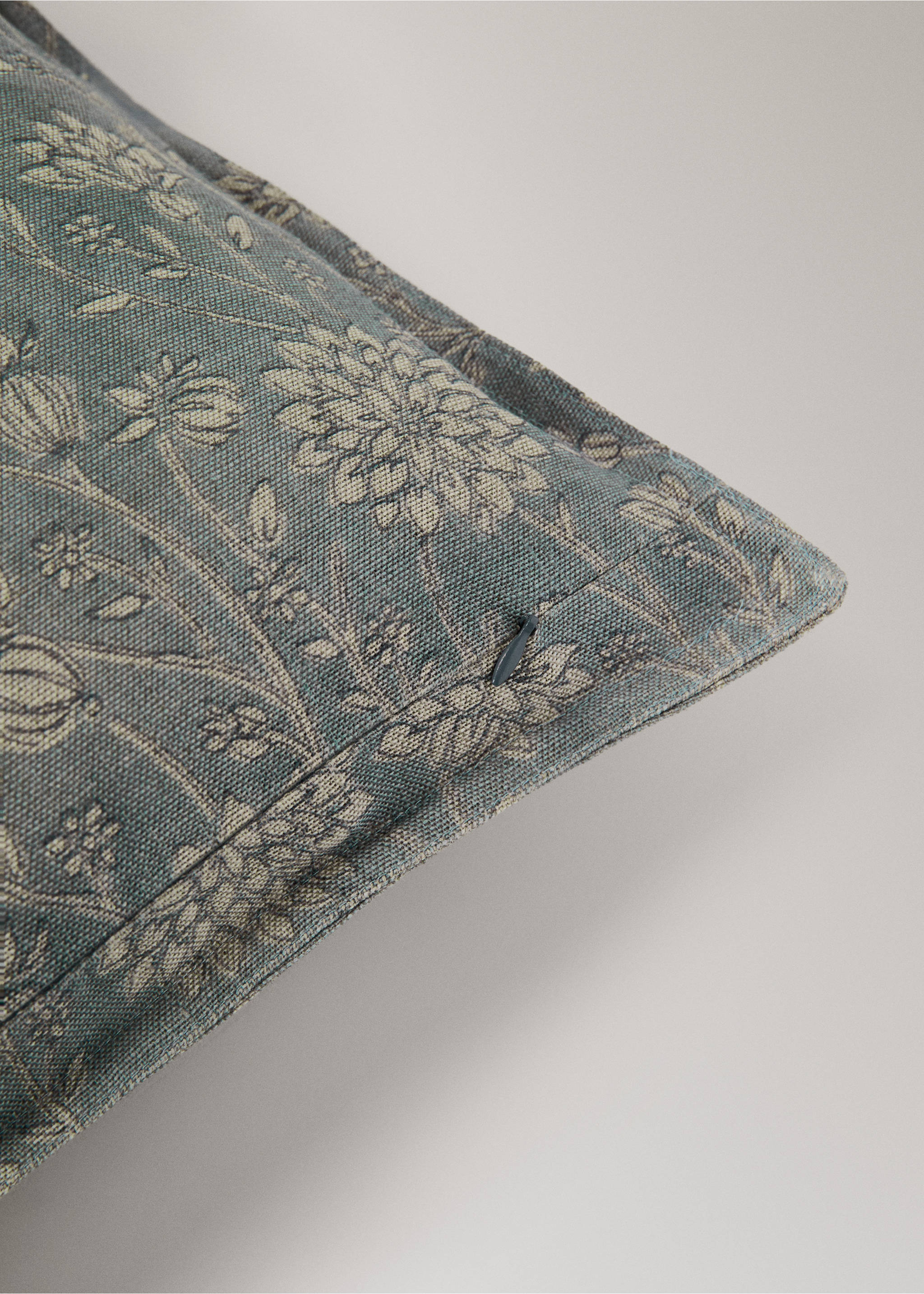 Blommigt kuddfodral i linne och bomull med dubbelstickning 40x60cm - Detaljer om artikeln 2, Blå. Ref: 27003367-00.