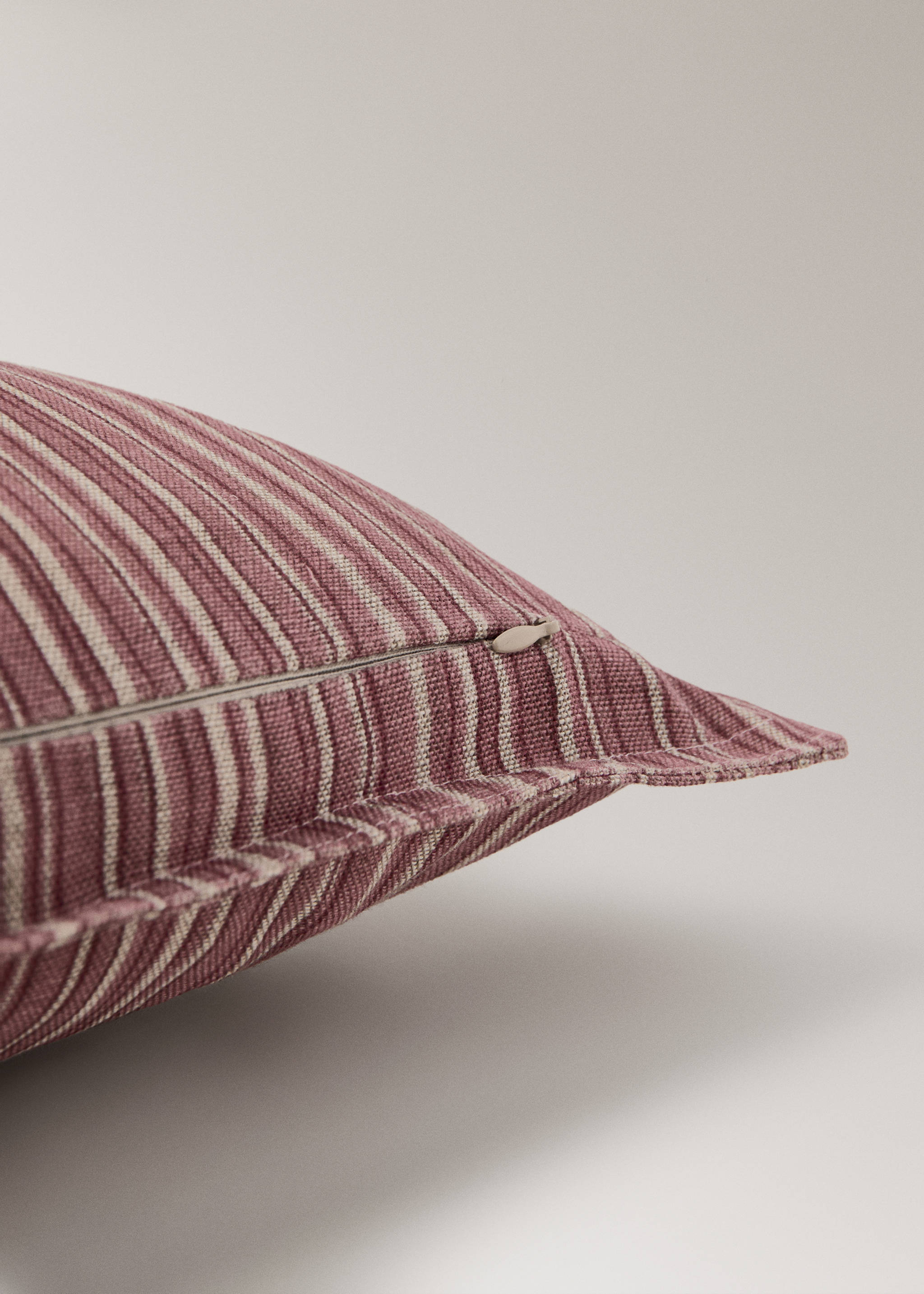 Linen cotton cushion cover with fine stripe 50x50 cm - Details of the article 2