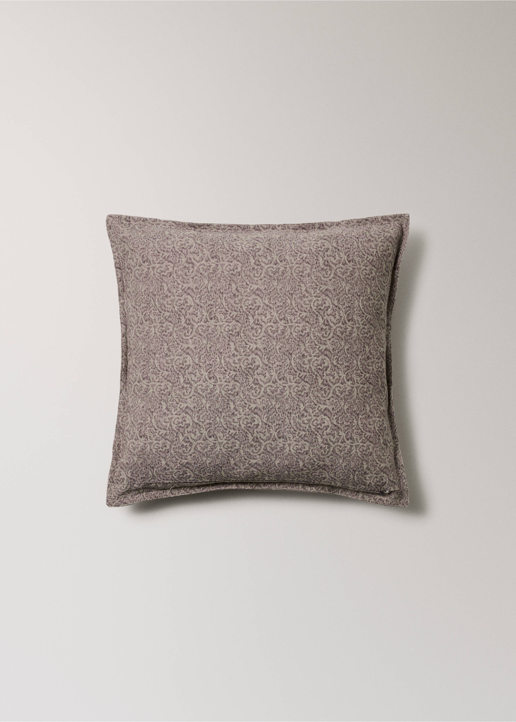 Linen cotton cushion cover with double topstitching 50x50 cm - Details of the article 4, Purple. Ref: 27003375-00.