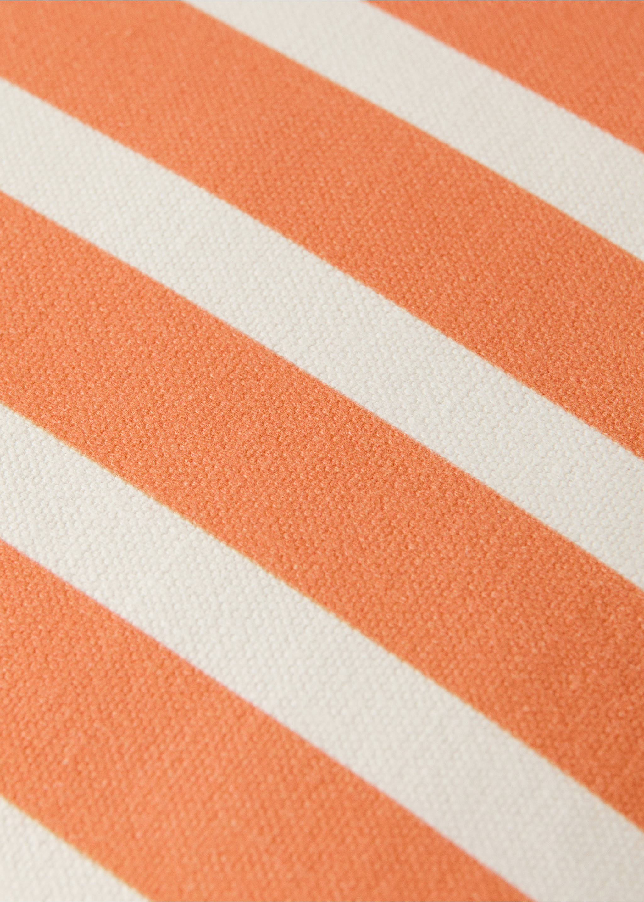 Csíkos pamut díszpárnahuzat kontrasztos szegéllyel, 50x50 cm - A termék adatai 3, Narancssárga. Ref: 27003378-00.